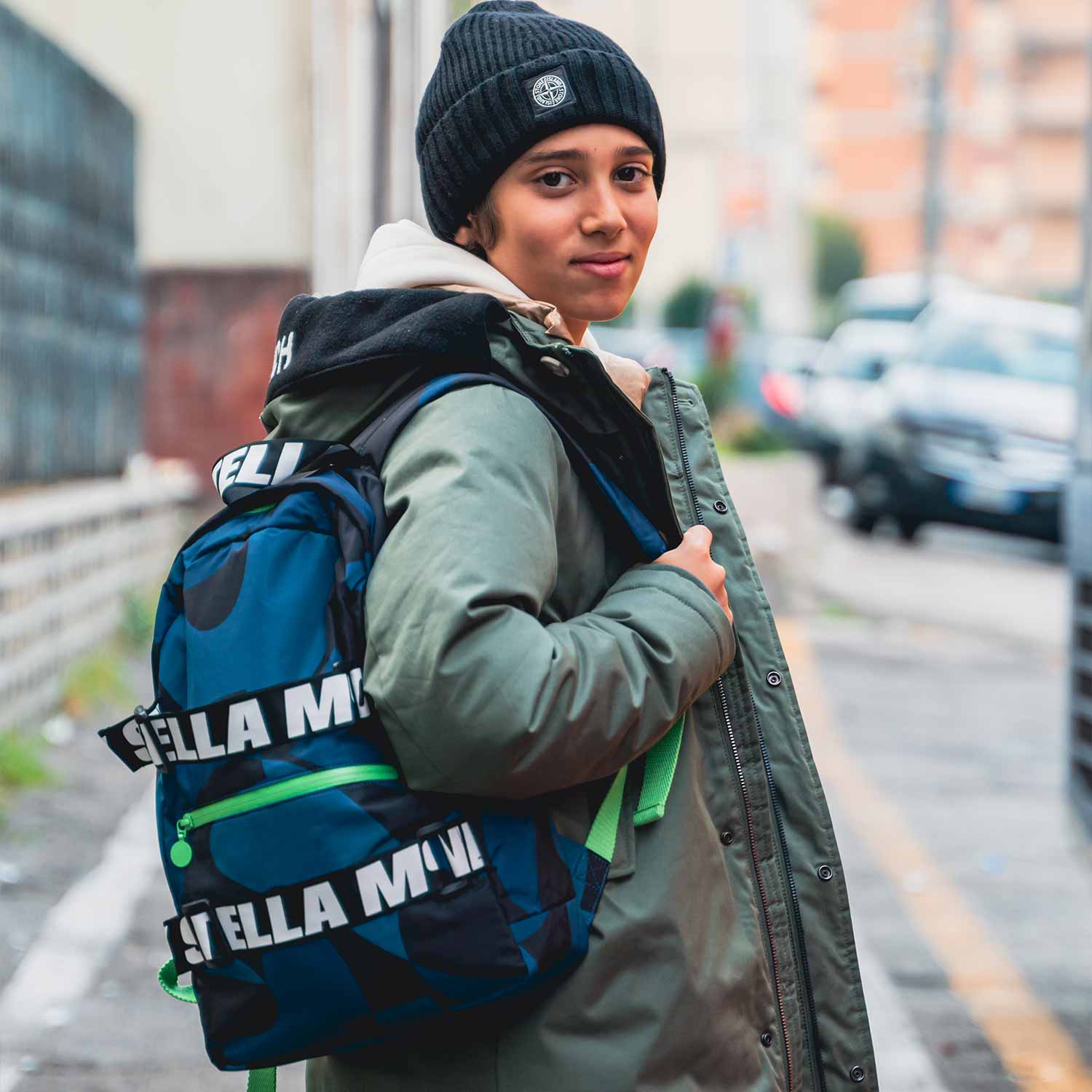 ZAINO BLU E NERO CON DETTAGLI VERDE FLUO - annameglio.com abbigliamento moda