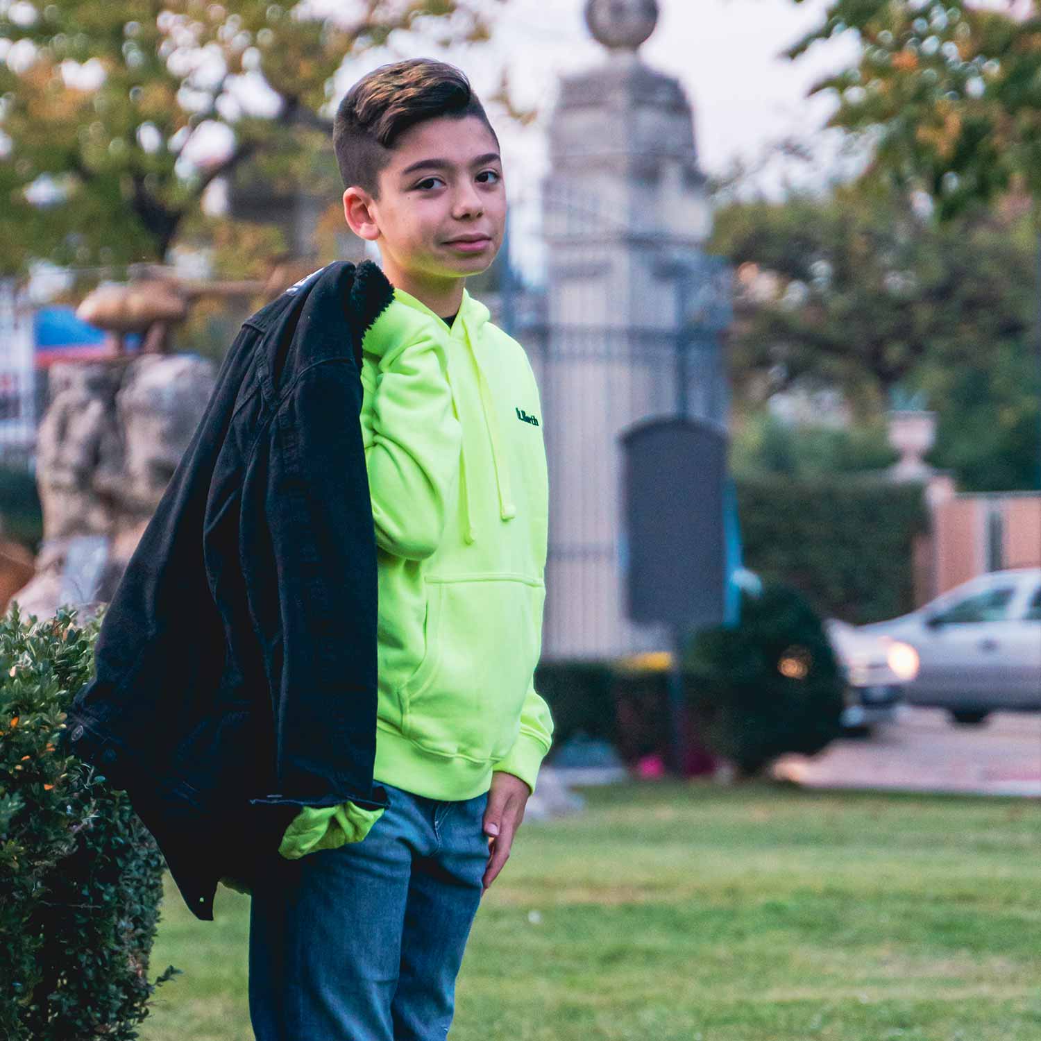 FELPA OLIVER GIALLO FLUO CON CAPPUCCIO - annameglio.com abbigliamento moda