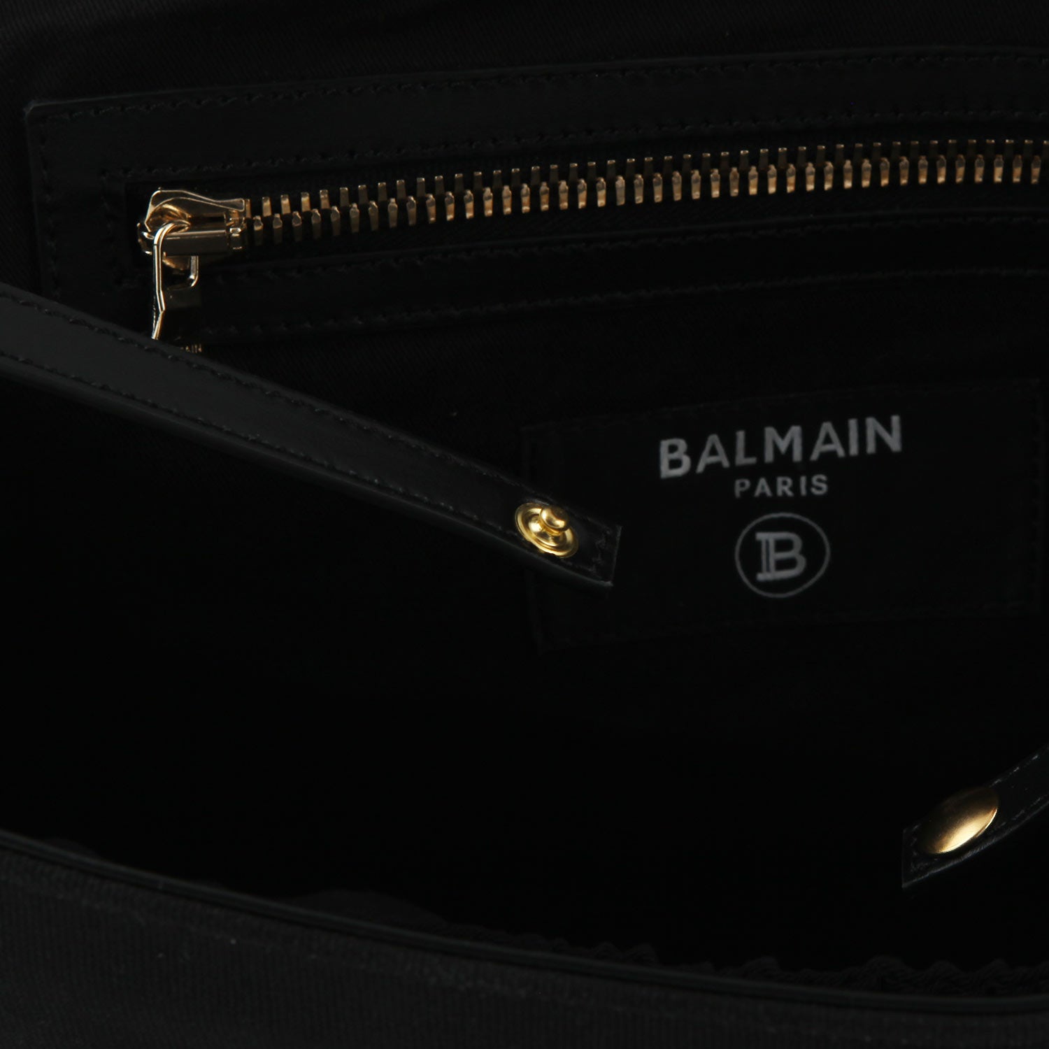 Borsa fasciatoio Balmain nera con dettagli oro - annameglio.com abbigliamento moda