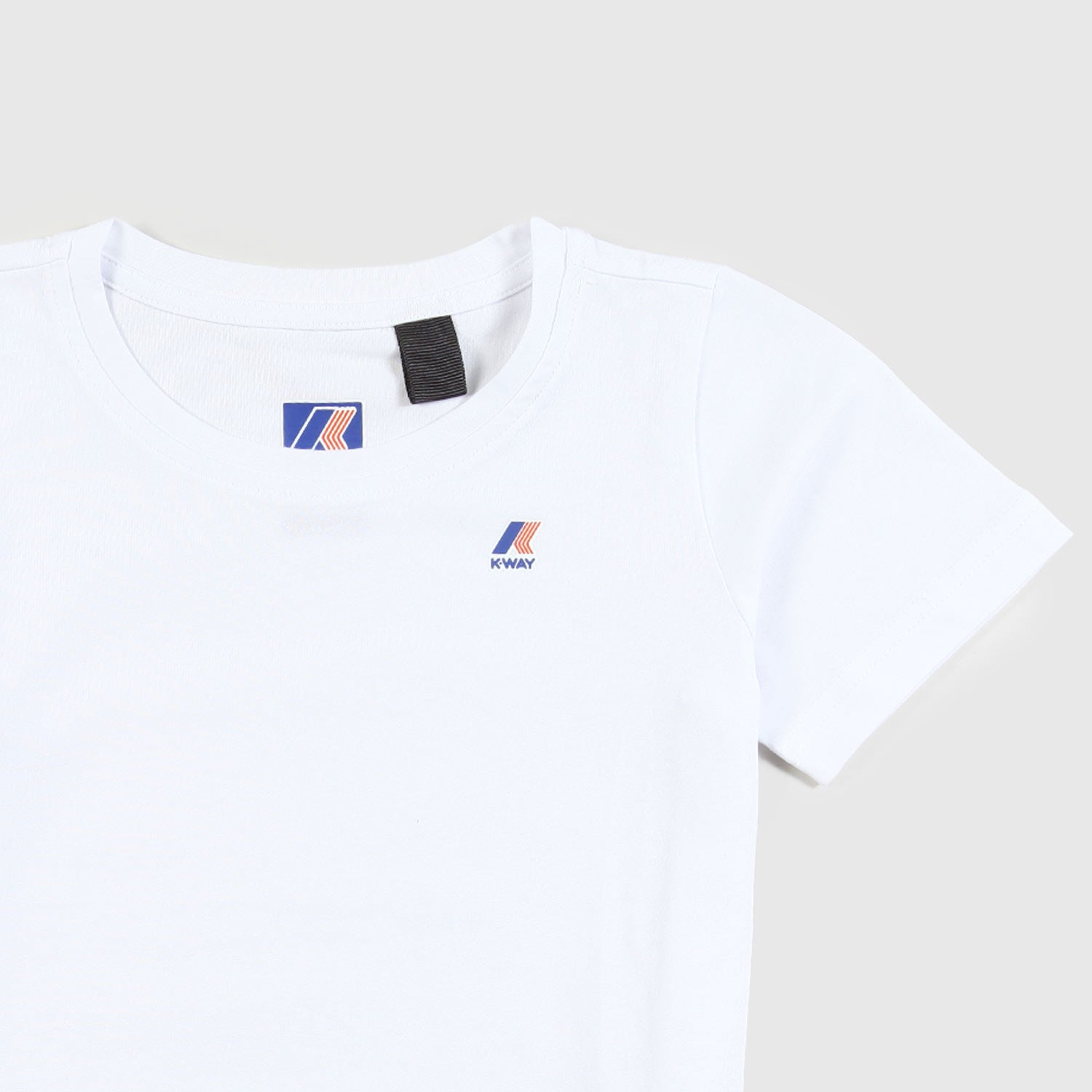 T-shirt bianca con patch logo unisex - annameglio.com abbigliamento moda