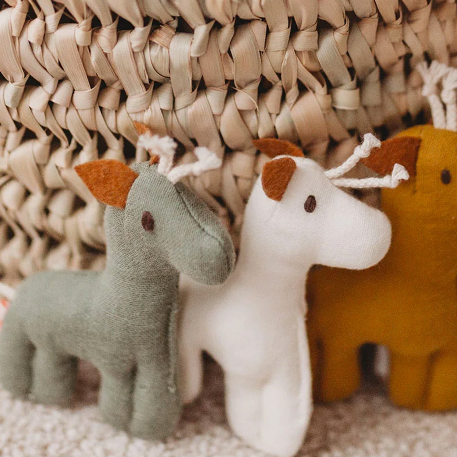 giraffa verde piccola con sonaglio bambina - annameglio.com abbigliamento moda