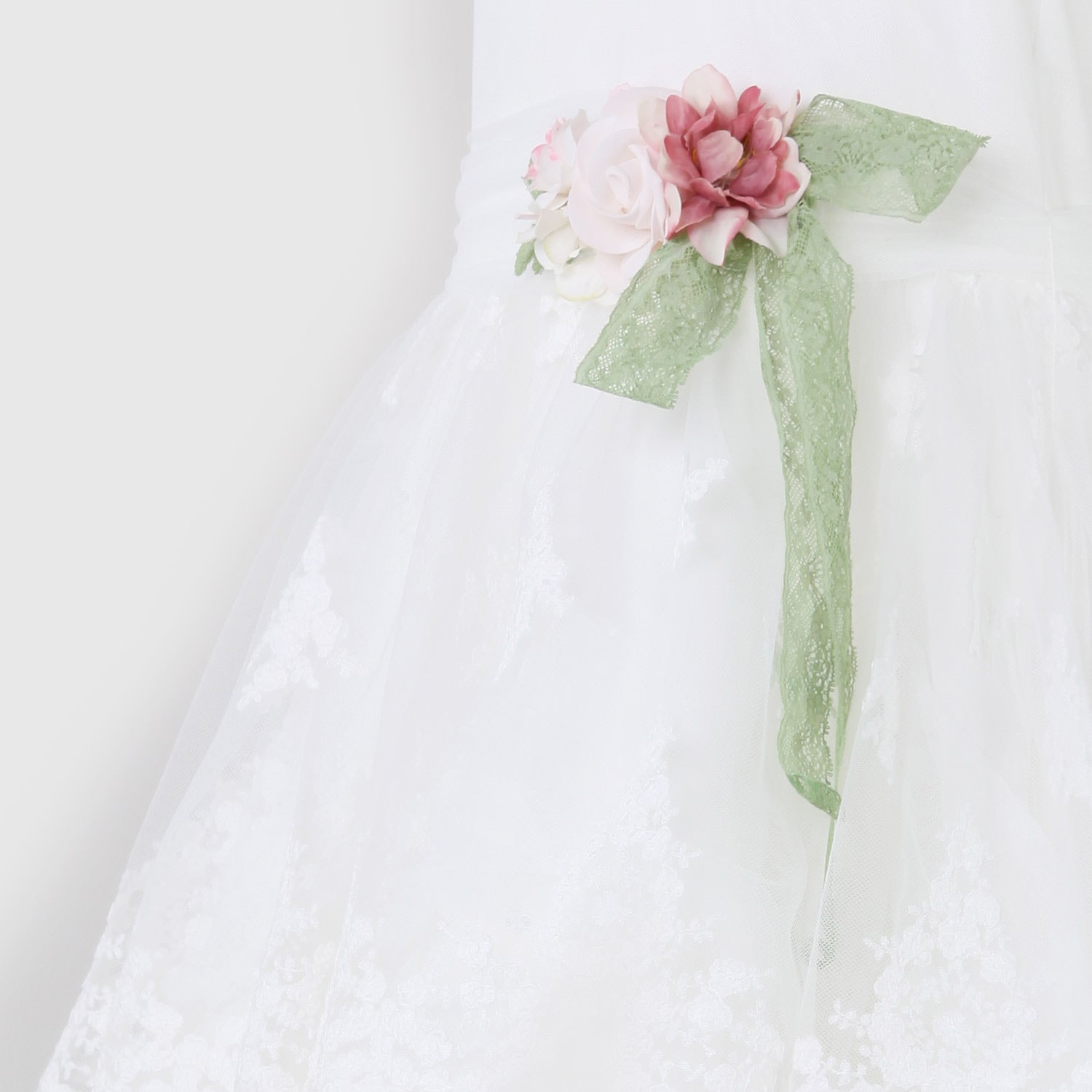 abito bianco in tulle e spilla con pizzo verde - annameglio.com abbigliamento moda