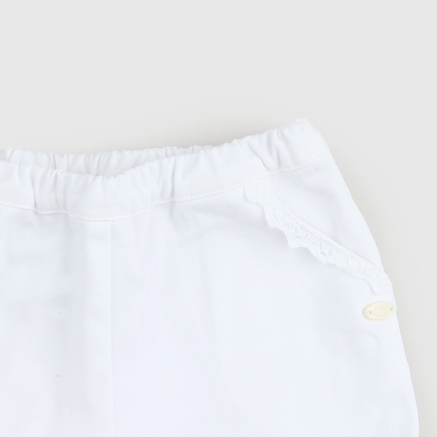 Shorts Bianchi con orli ricamati - annameglio.com abbigliamento moda