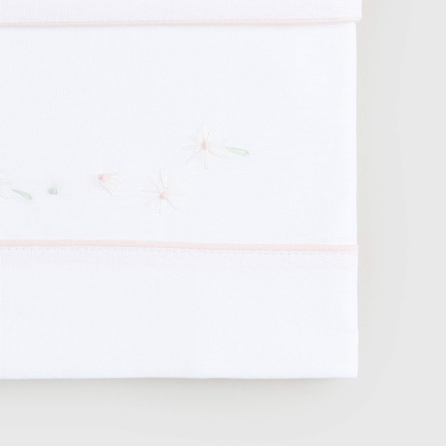 coordinato culla bianco con ricamo fiori - annameglio.com abbigliamento moda