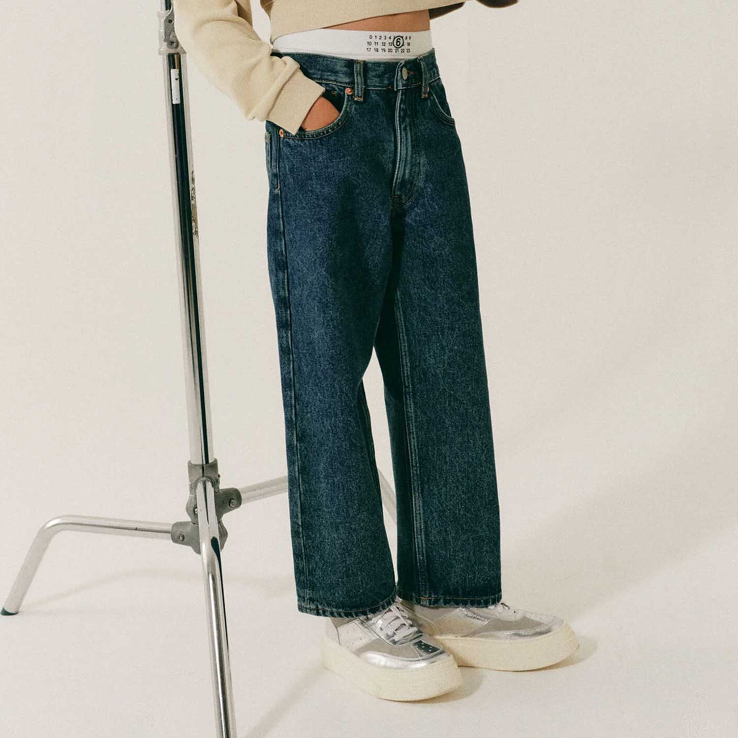 Jeans in Denim blu con elastico e logo - annameglio.com abbigliamento moda