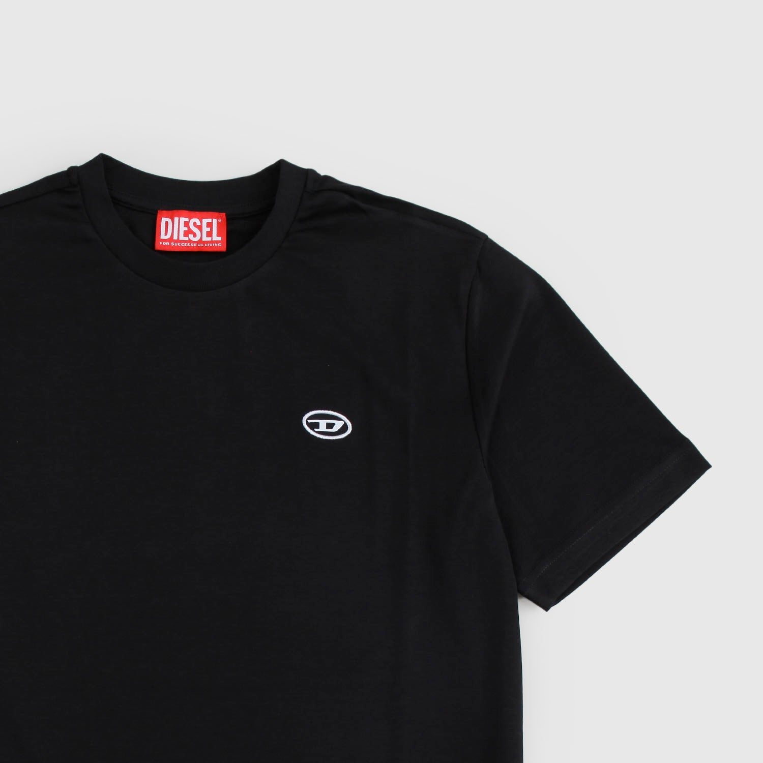 T-shirt nera con mini logo in contrasto - annameglio.com abbigliamento moda