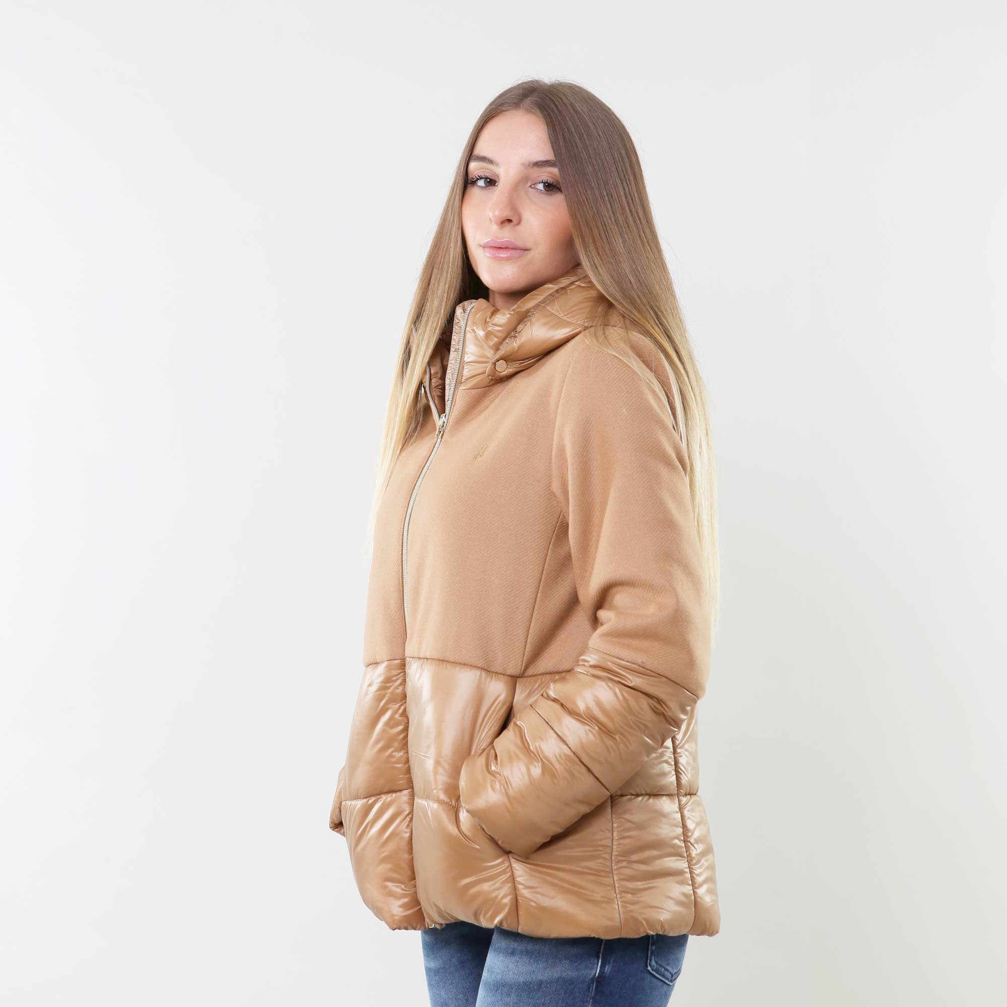 Cappotto parka camel in ecowool e nylon ultralight - annameglio.com abbigliamento moda