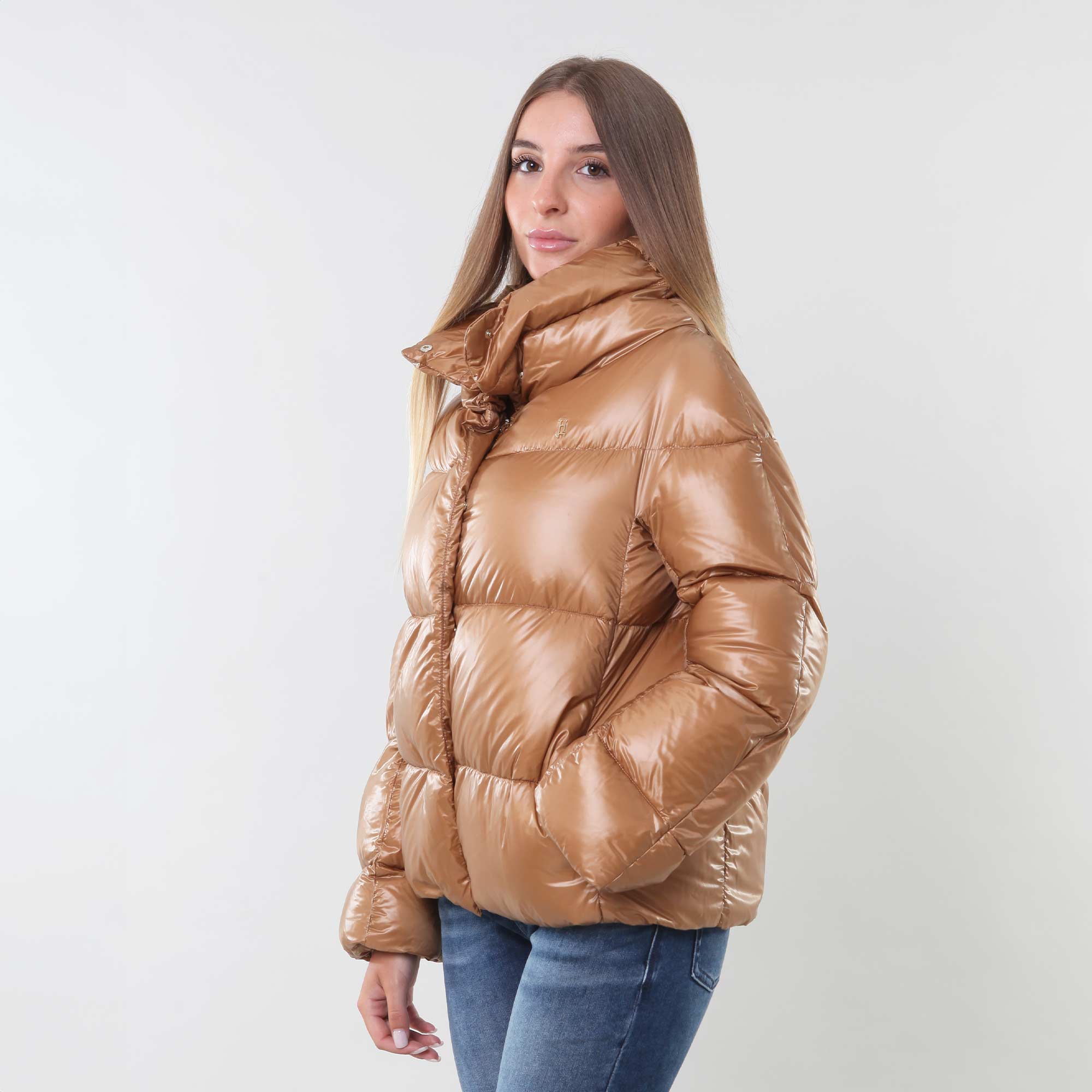 Piumino corto cammello in light nylon - annameglio.com abbigliamento moda