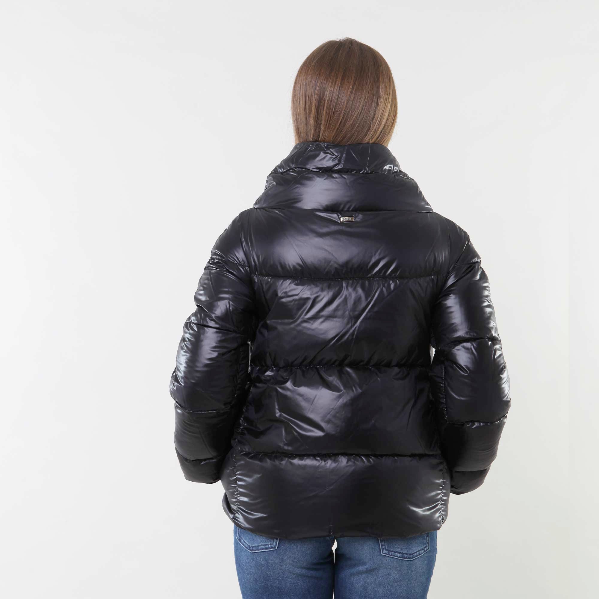 Piumino corto nero in light nylon - annameglio.com abbigliamento moda