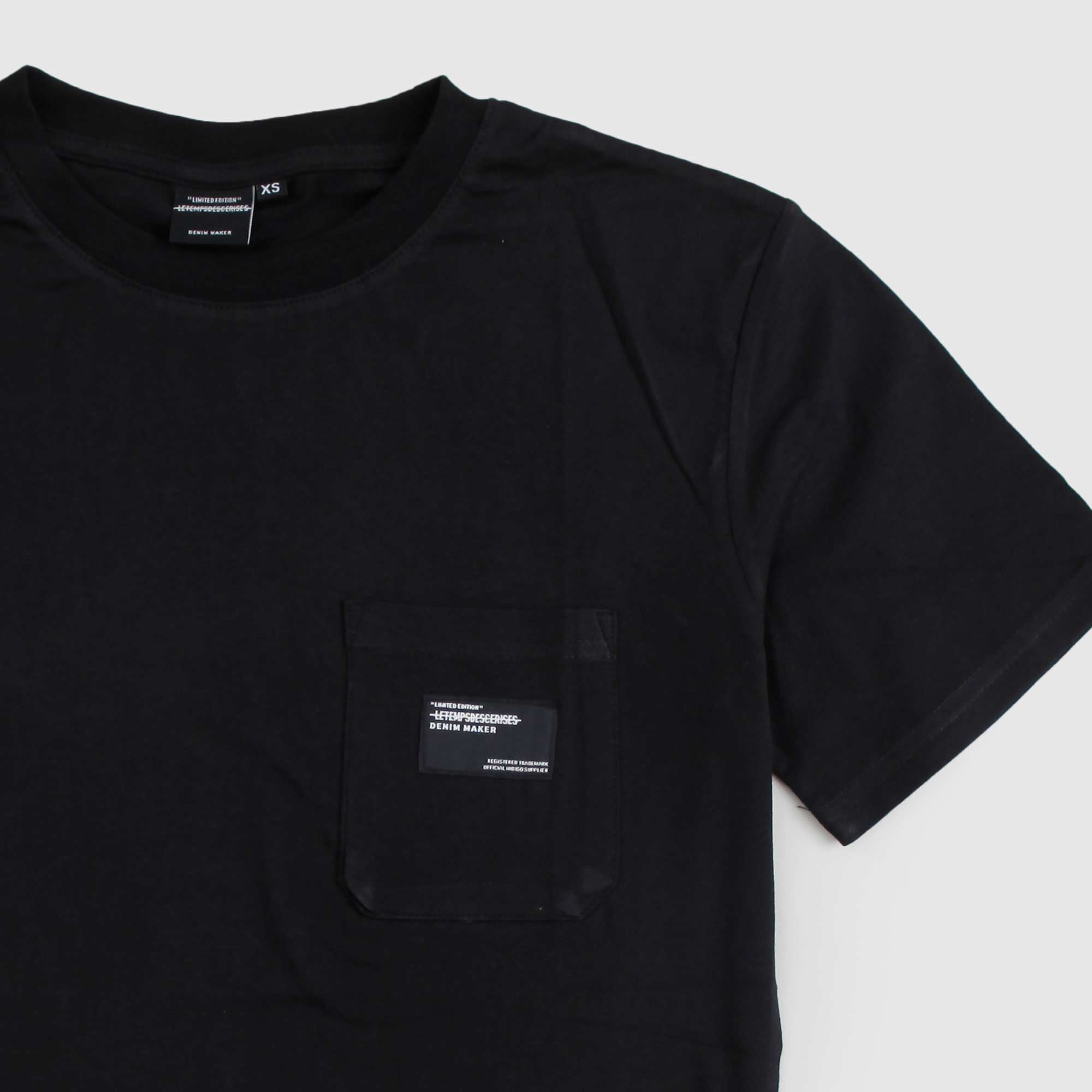 T-shirt nera con taschino laterale e stampa - annameglio.com abbigliamento moda