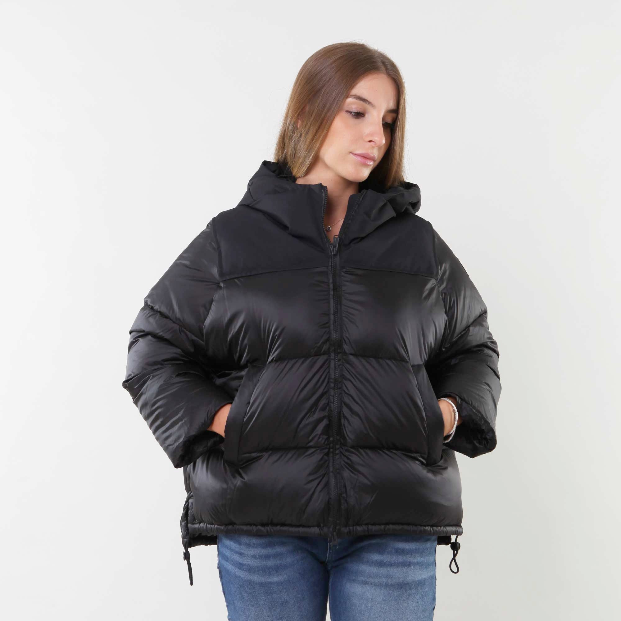 Piumino cappa nero bimateriale con cappuccio - annameglio.com abbigliamento moda