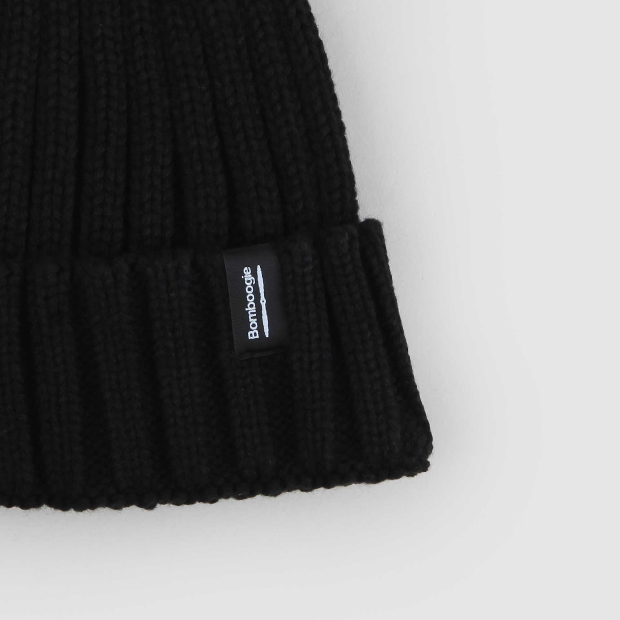 Cappello Nero Con Pon Pon Bomboogie - annameglio.com abbigliamento moda