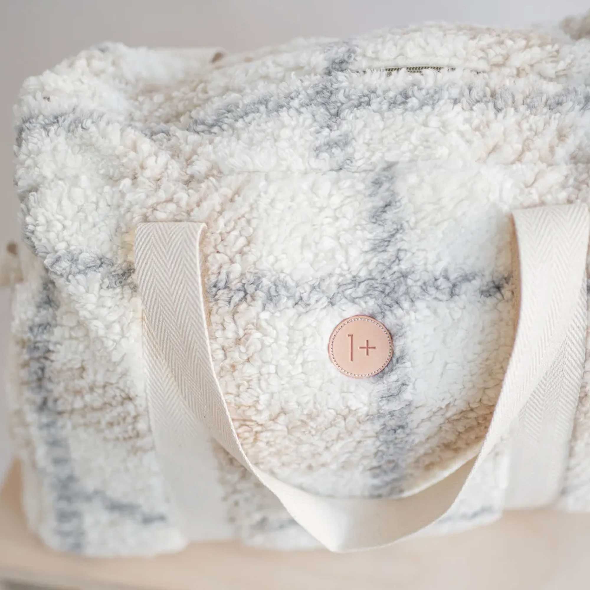 Borsa In Peluche Firmata ONE MORE IN THE FAMILY - annameglio.com abbigliamento moda