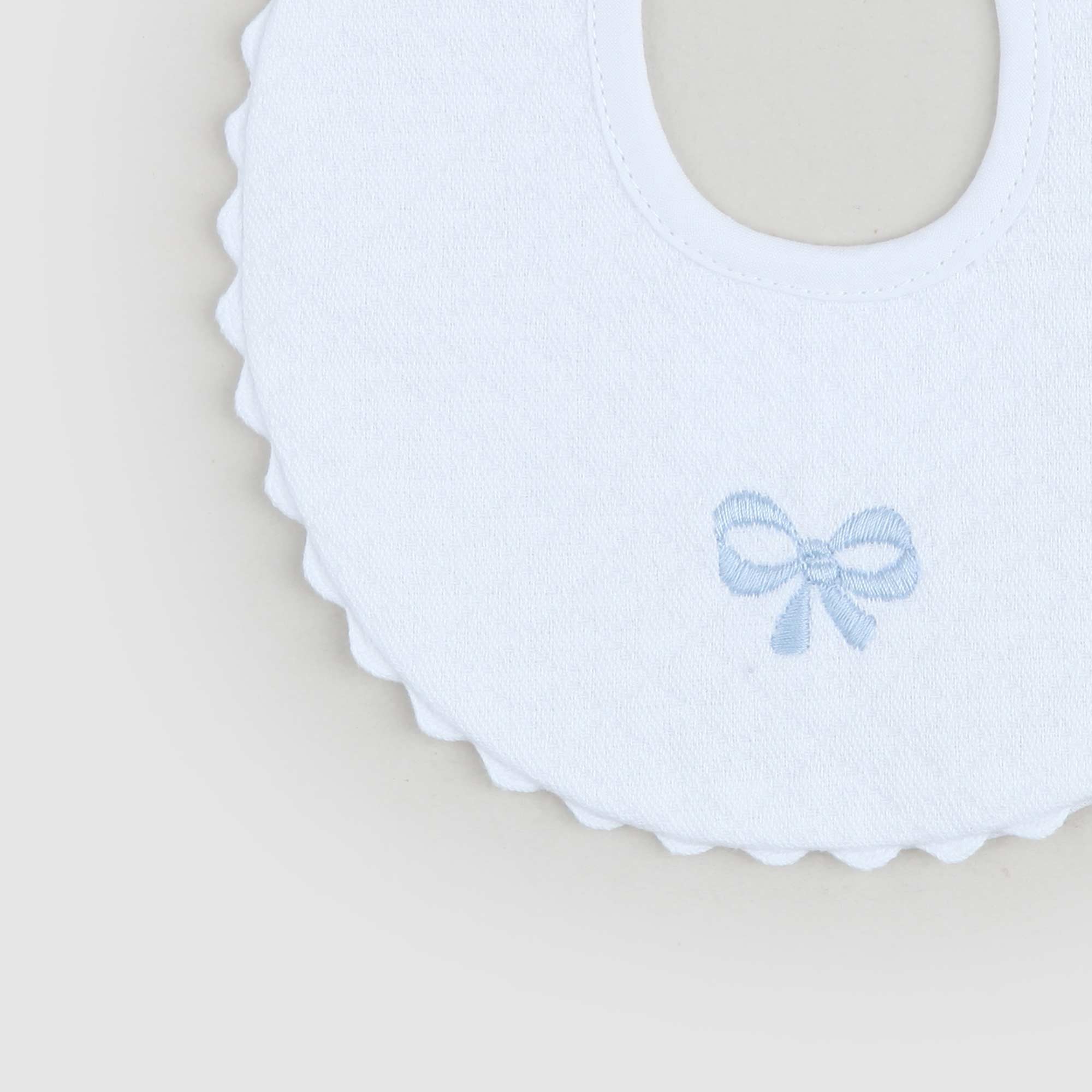 Bavaglino Con Fiocco Celeste Firmato BARONI - annameglio.com abbigliamento moda