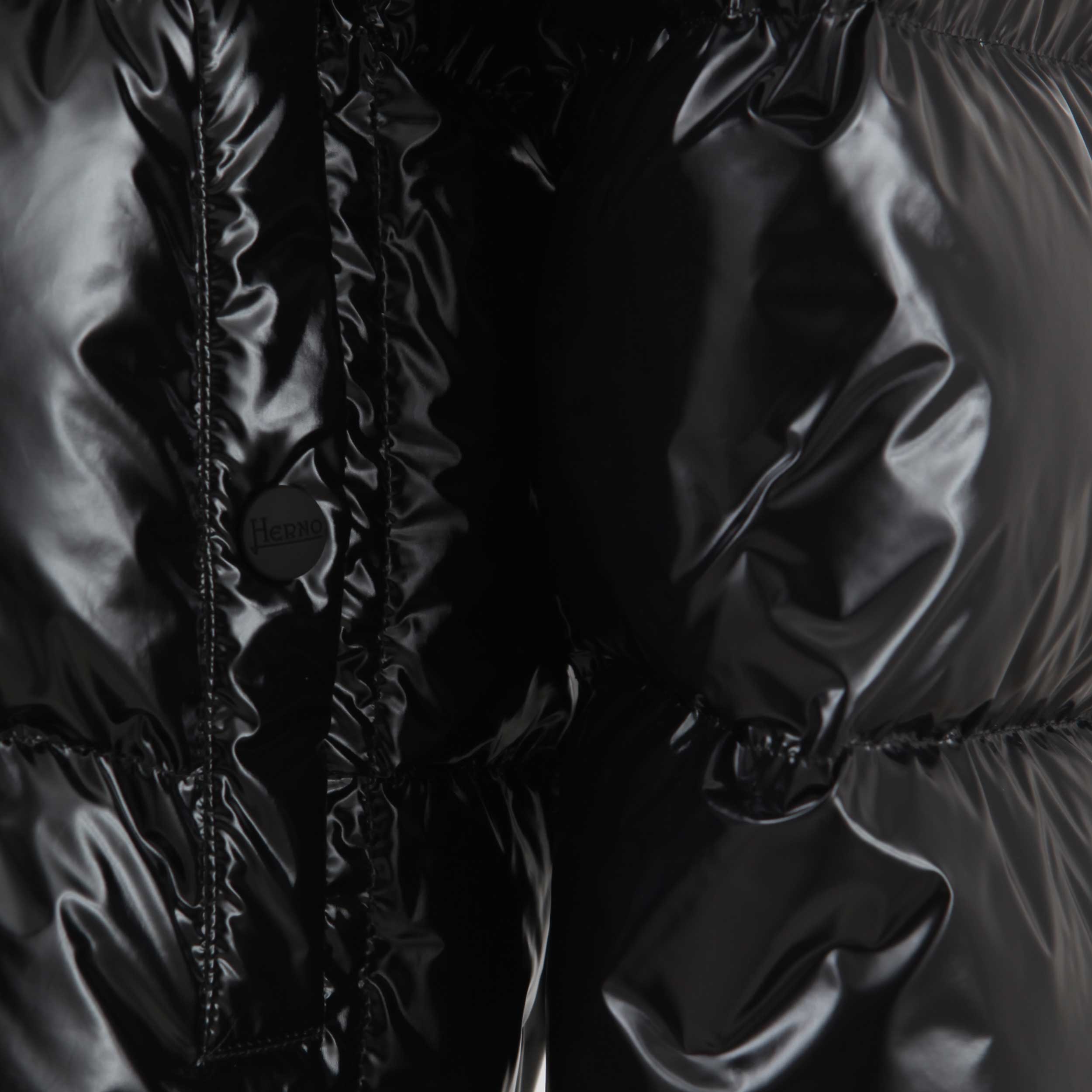 Piumino Nero Rifinito Lucido Firmato HERNO - annameglio.com abbigliamento moda