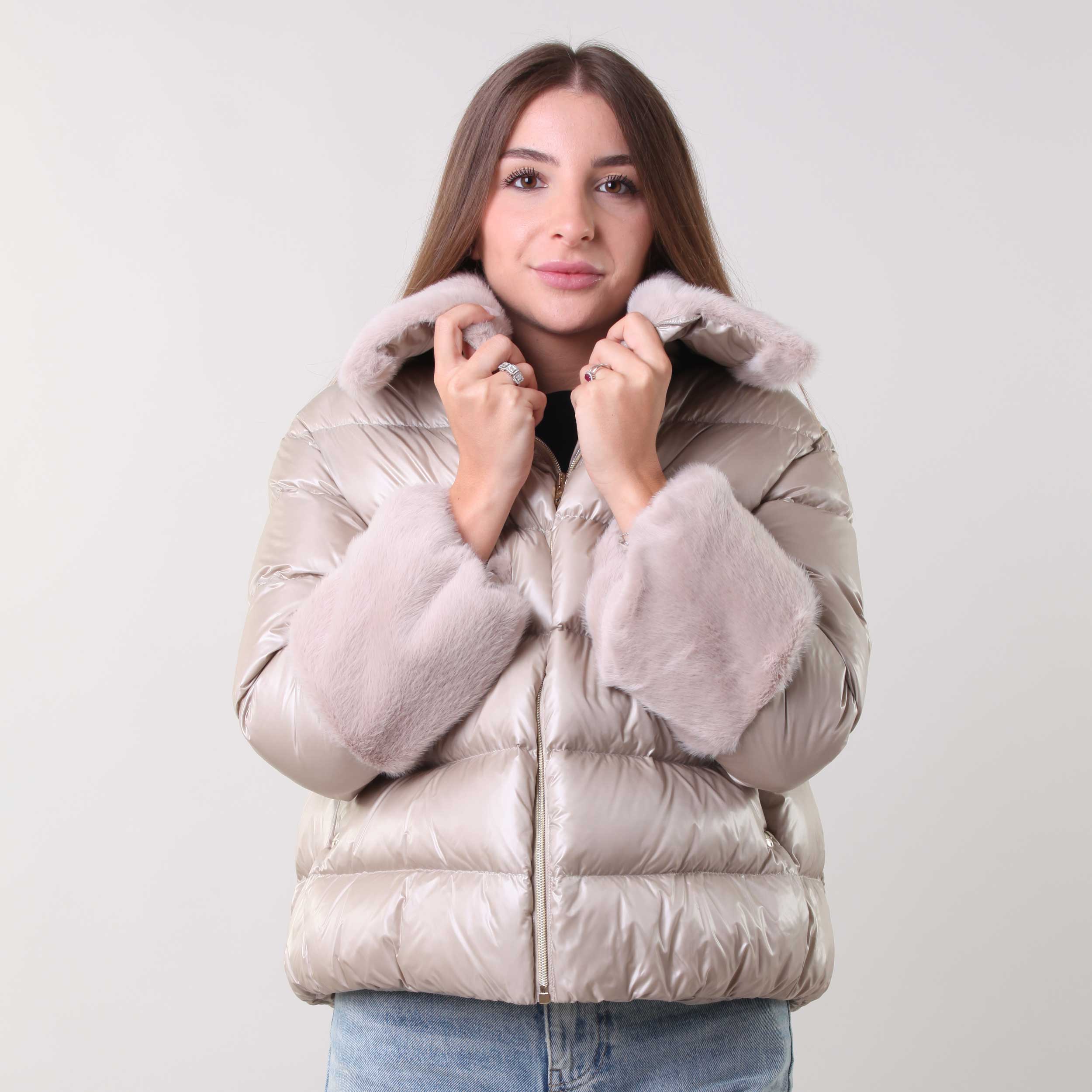 Piumino Con Pelliccia Beige Firmato HERNO - annameglio.com abbigliamento moda