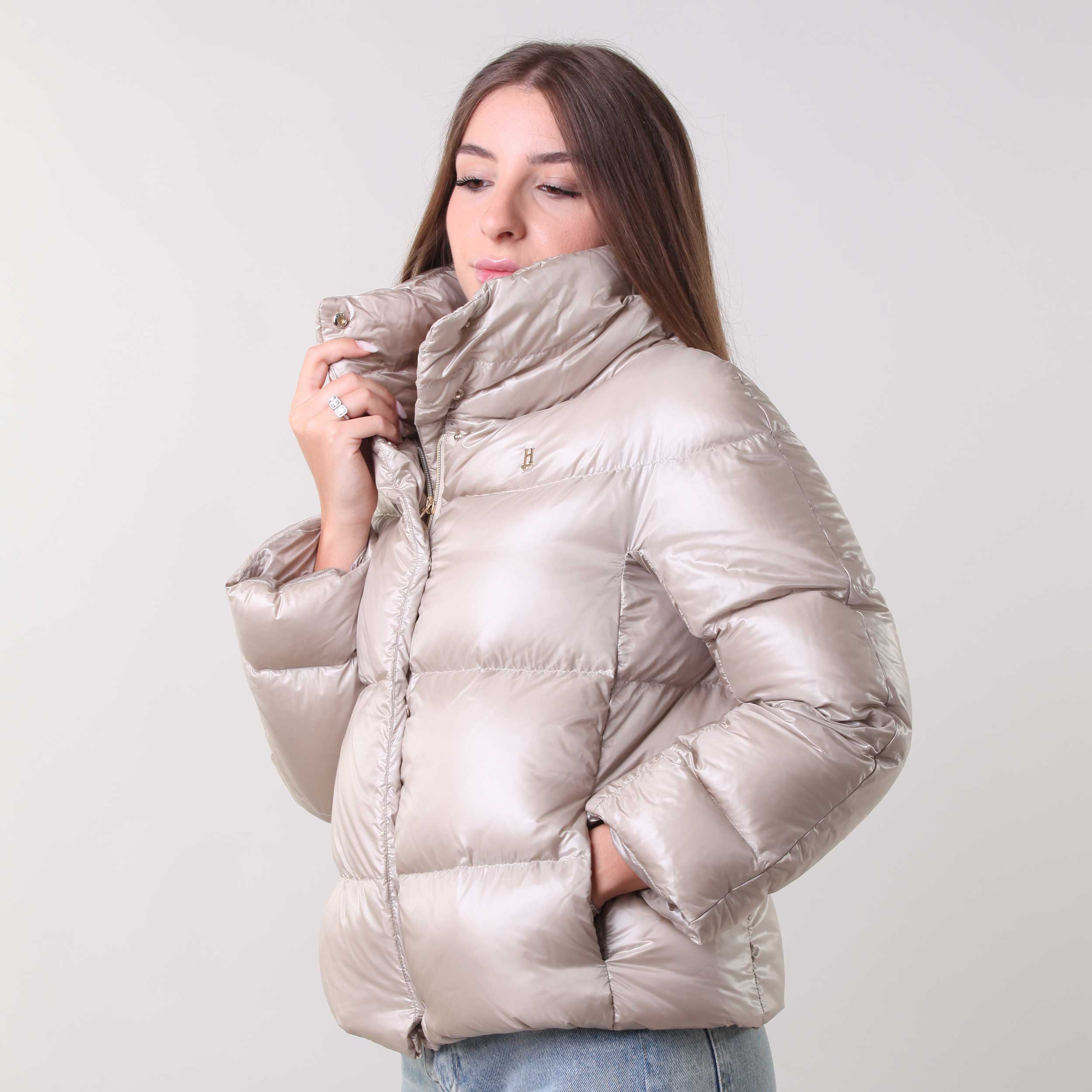 Piumino Beige Collo Alto Firmato HERNO - annameglio.com abbigliamento moda