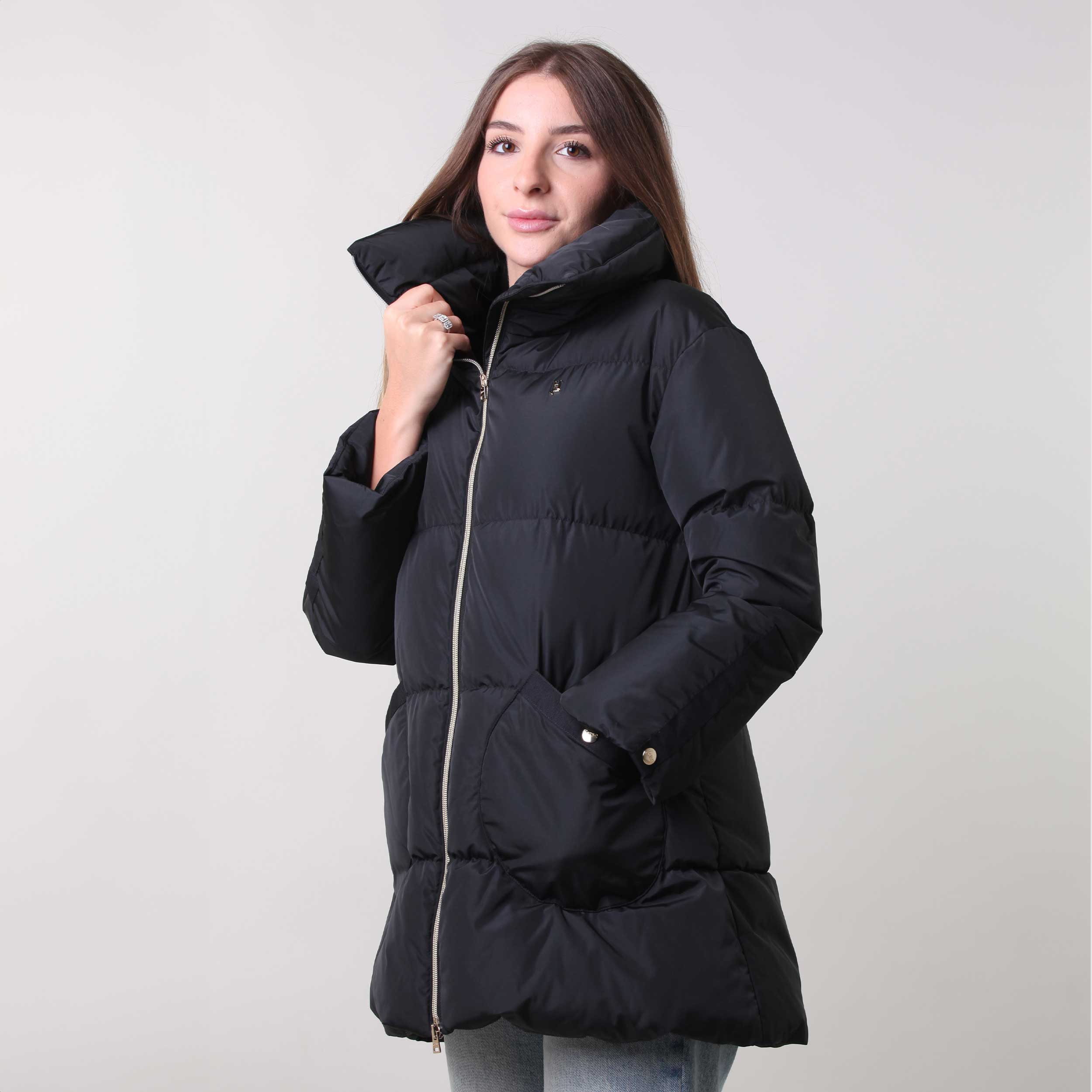 Piumino Lungo Nero Con Zip Firmato HERNO - annameglio.com abbigliamento moda