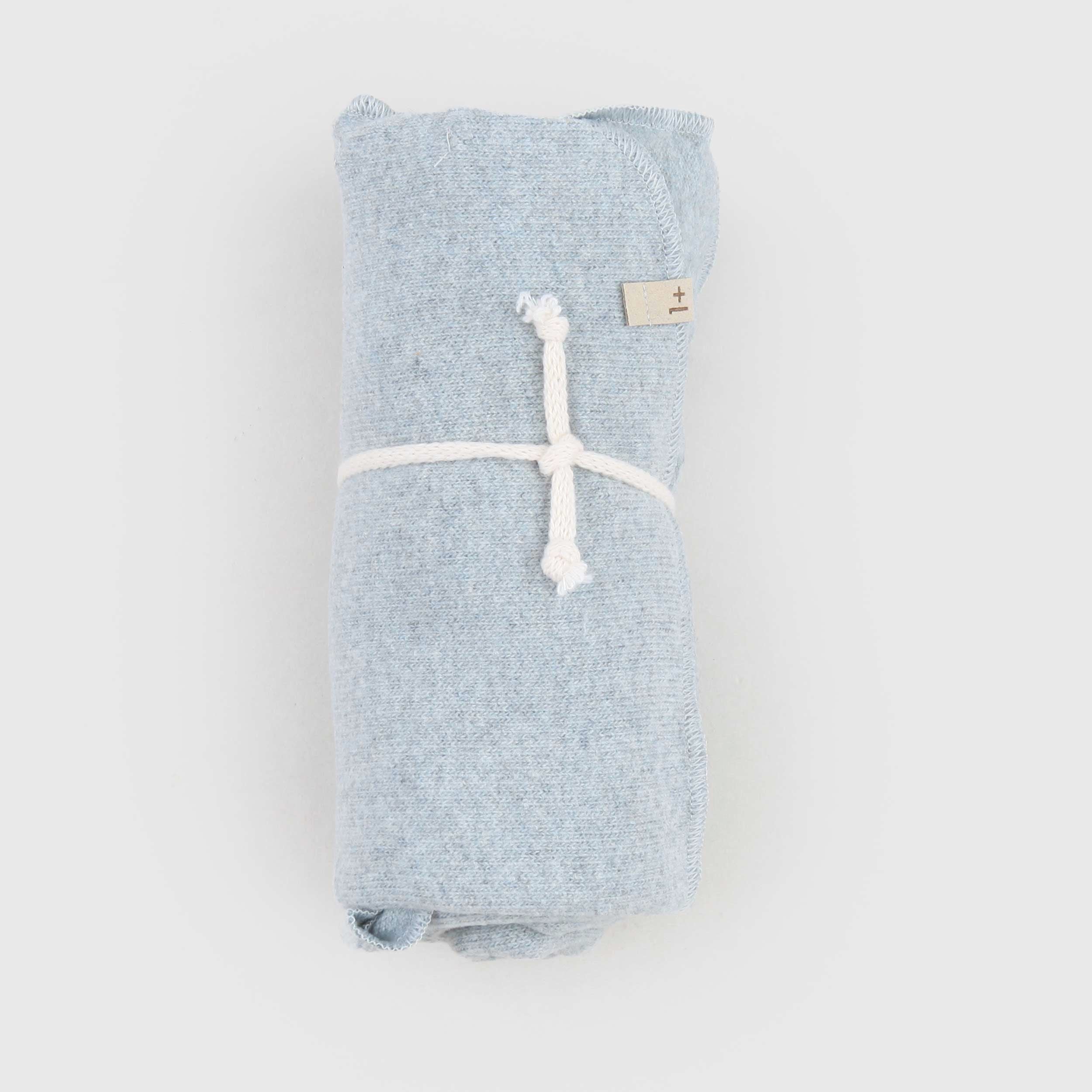 Coperta Celeste Firmata ONE MORE IN THE FAMILY - annameglio.com abbigliamento moda