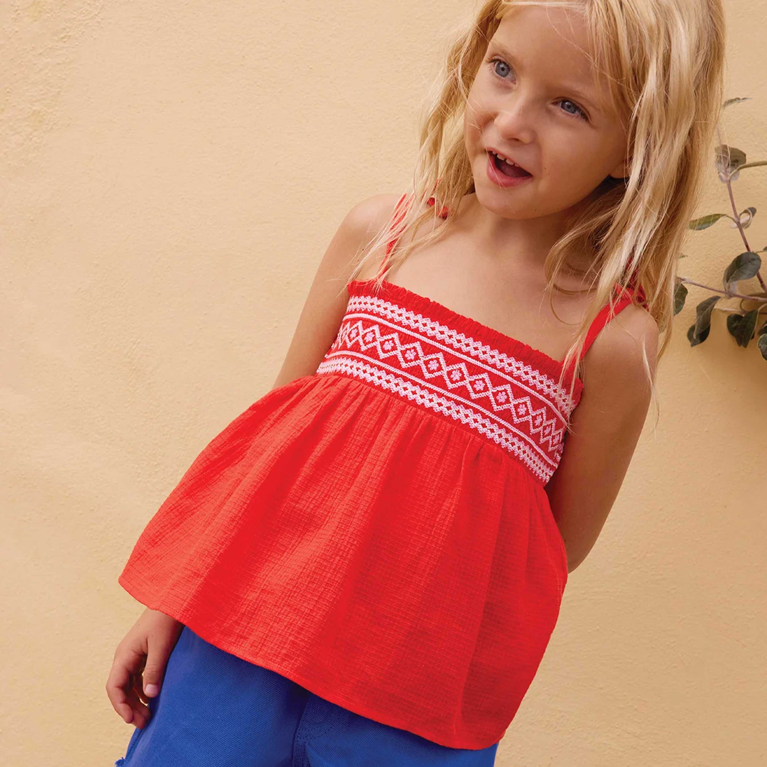 Top Needle Red Catch Up by BONTON