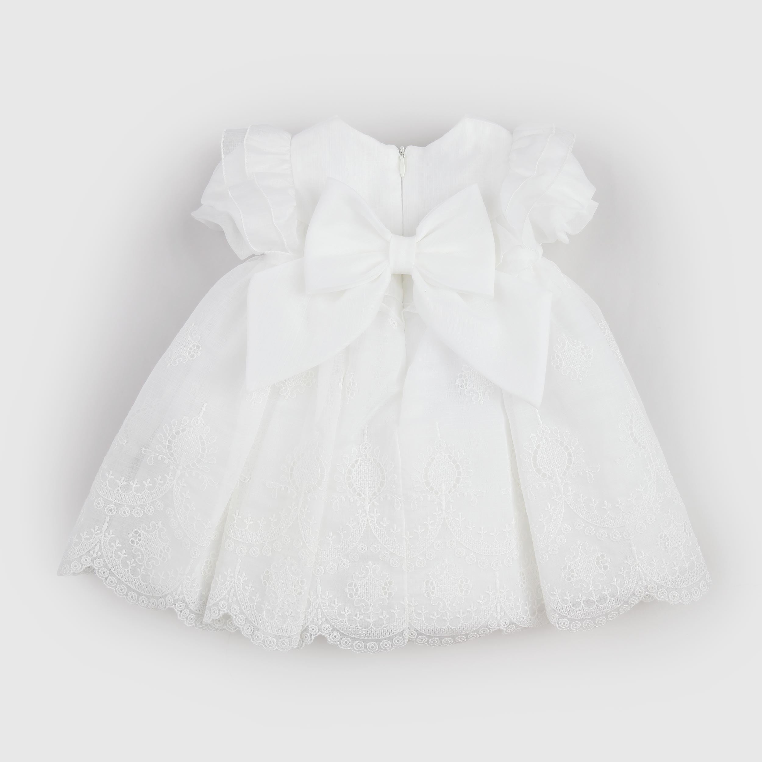 Abito da Battesimo Bianco con Spilla Floreale Firmato COLORICHIARI