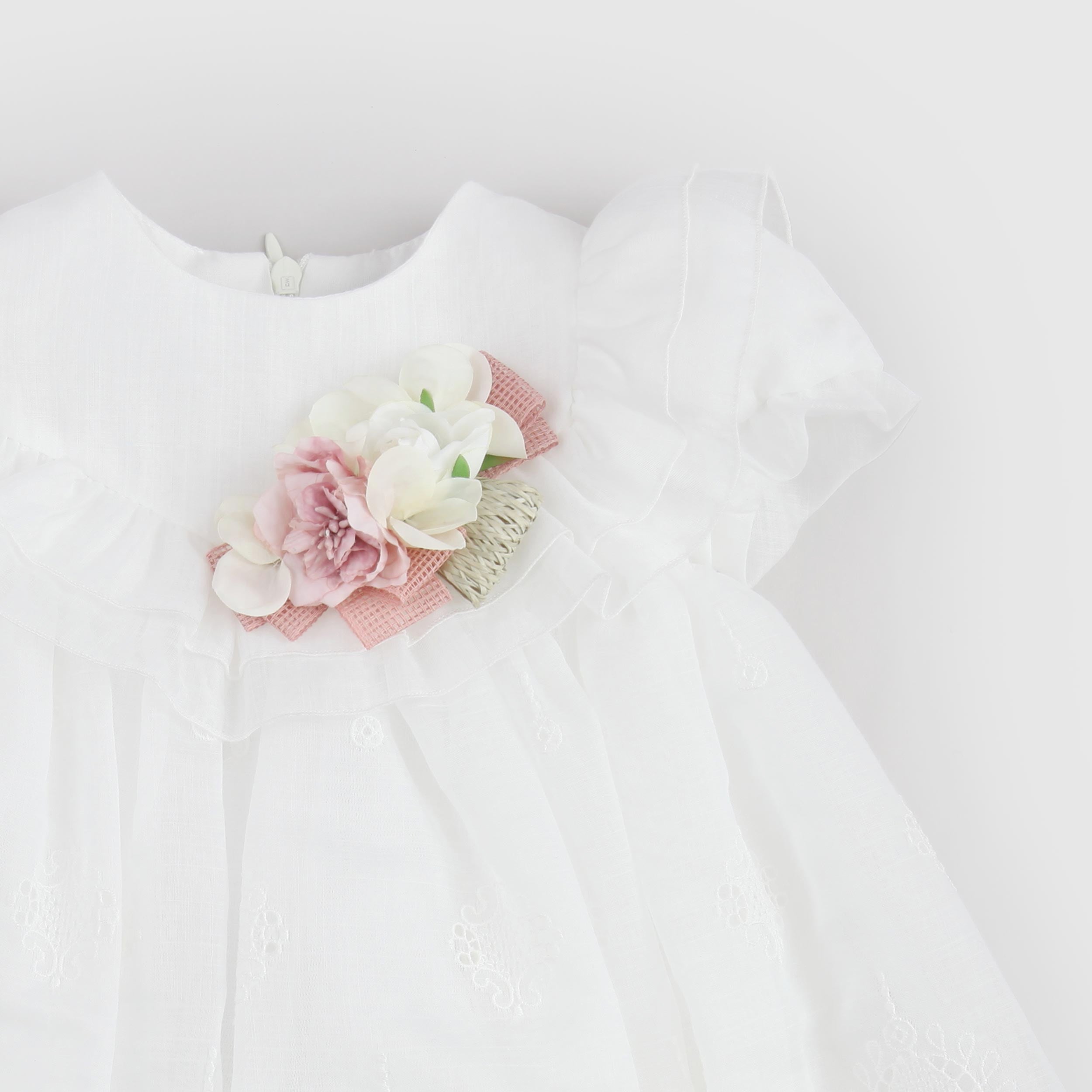 Abito da Battesimo Bianco con Spilla Floreale Firmato COLORICHIARI