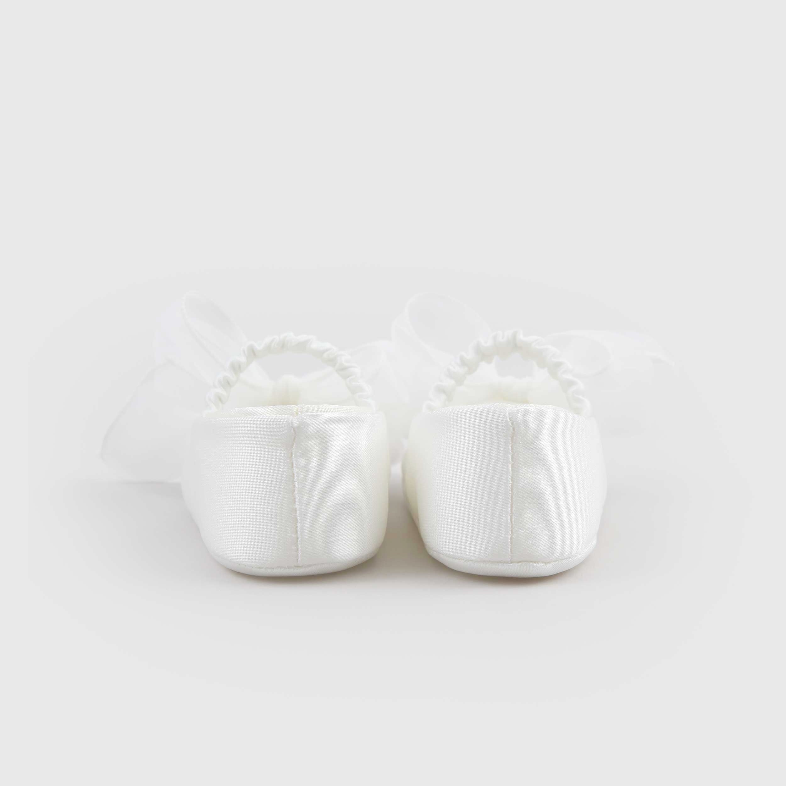 Scarpina Bianca in Raso con Maxi Fiocco Firmata COLORICHIARI