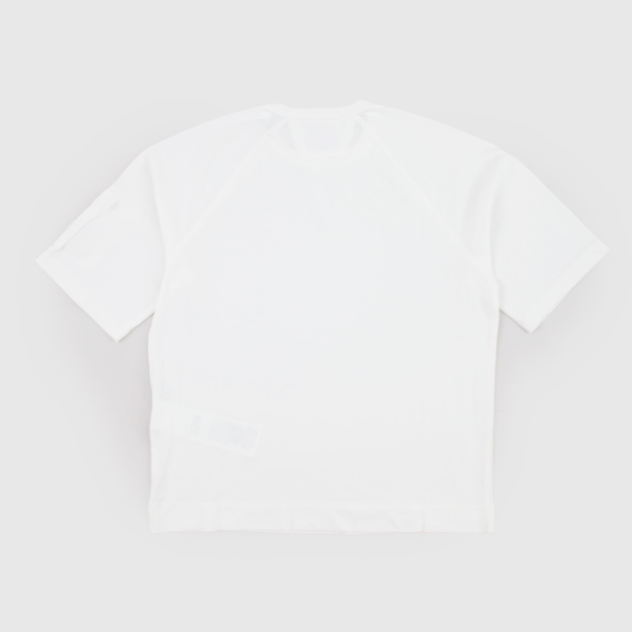 CP COMPANY T-shirt with lens applied on the sleeve