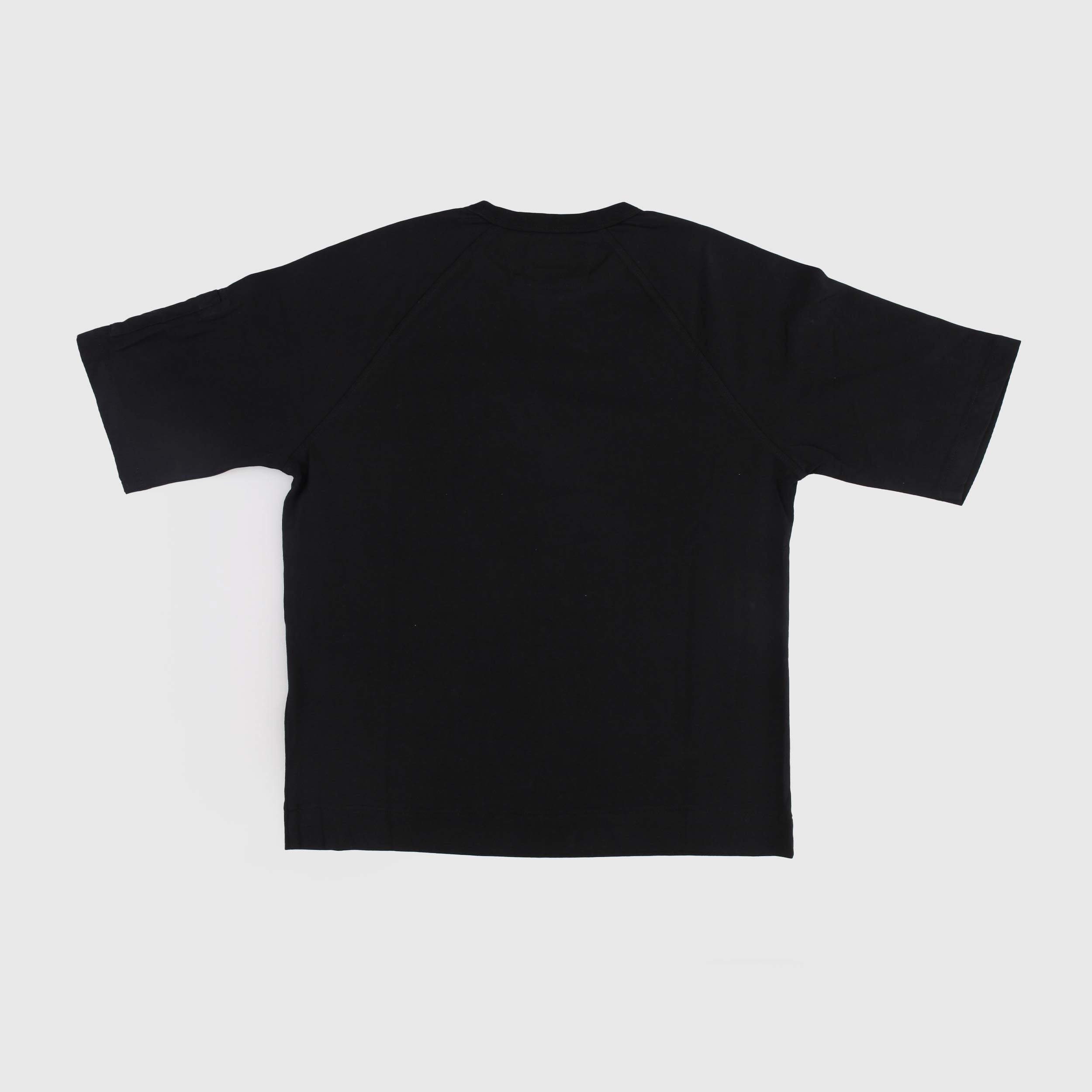Black T-shirt with iconic lens by CP COMPANY
