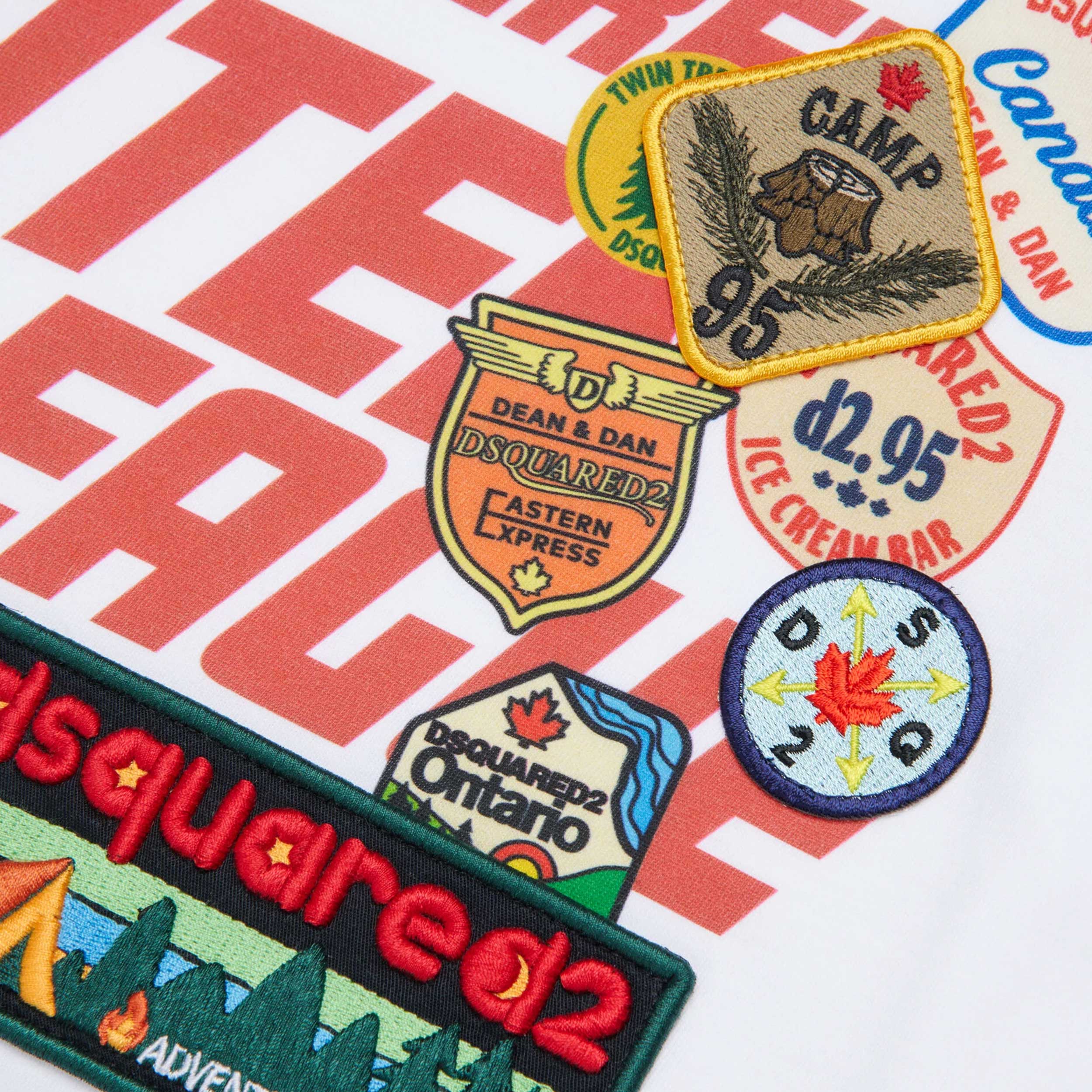 T-shirt Bianca Con Grafica Iconica Firmata DSQUARED2