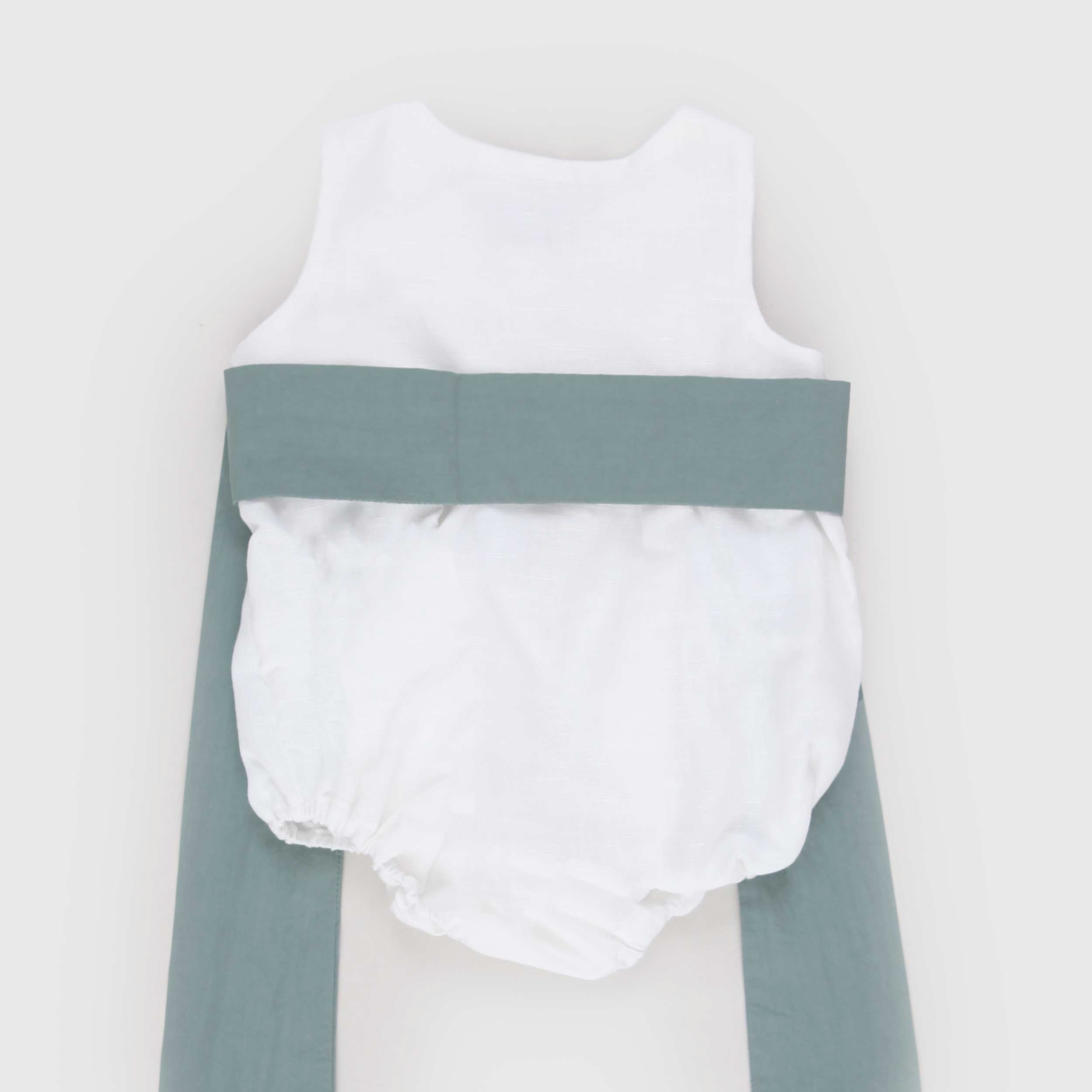 Pagliaccetto Bianco con Apertura a Bottoni Firmato EMMA G STYLE