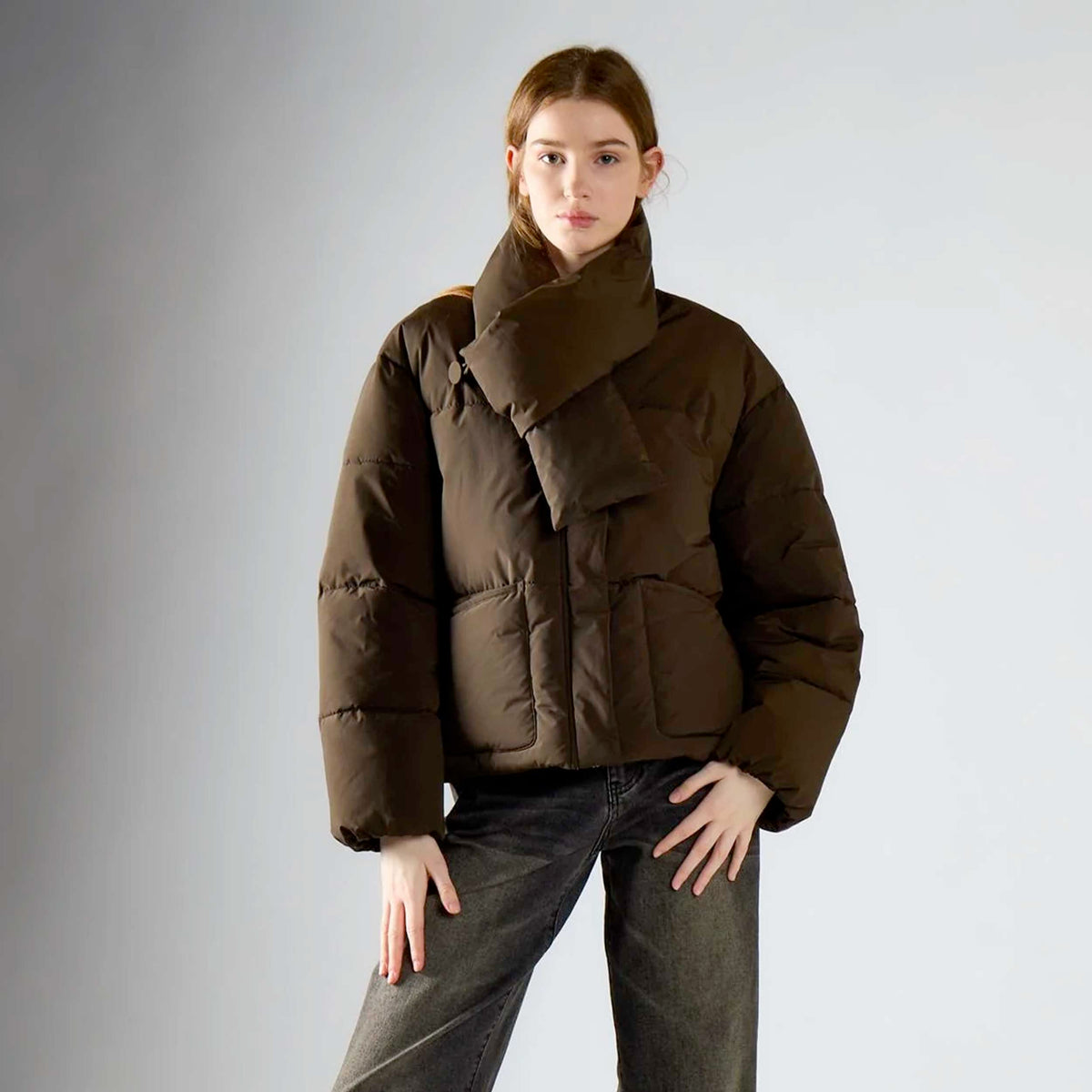 Piumino Color Khaki con Sciarpa Integrata per Donna GLAMOROUS