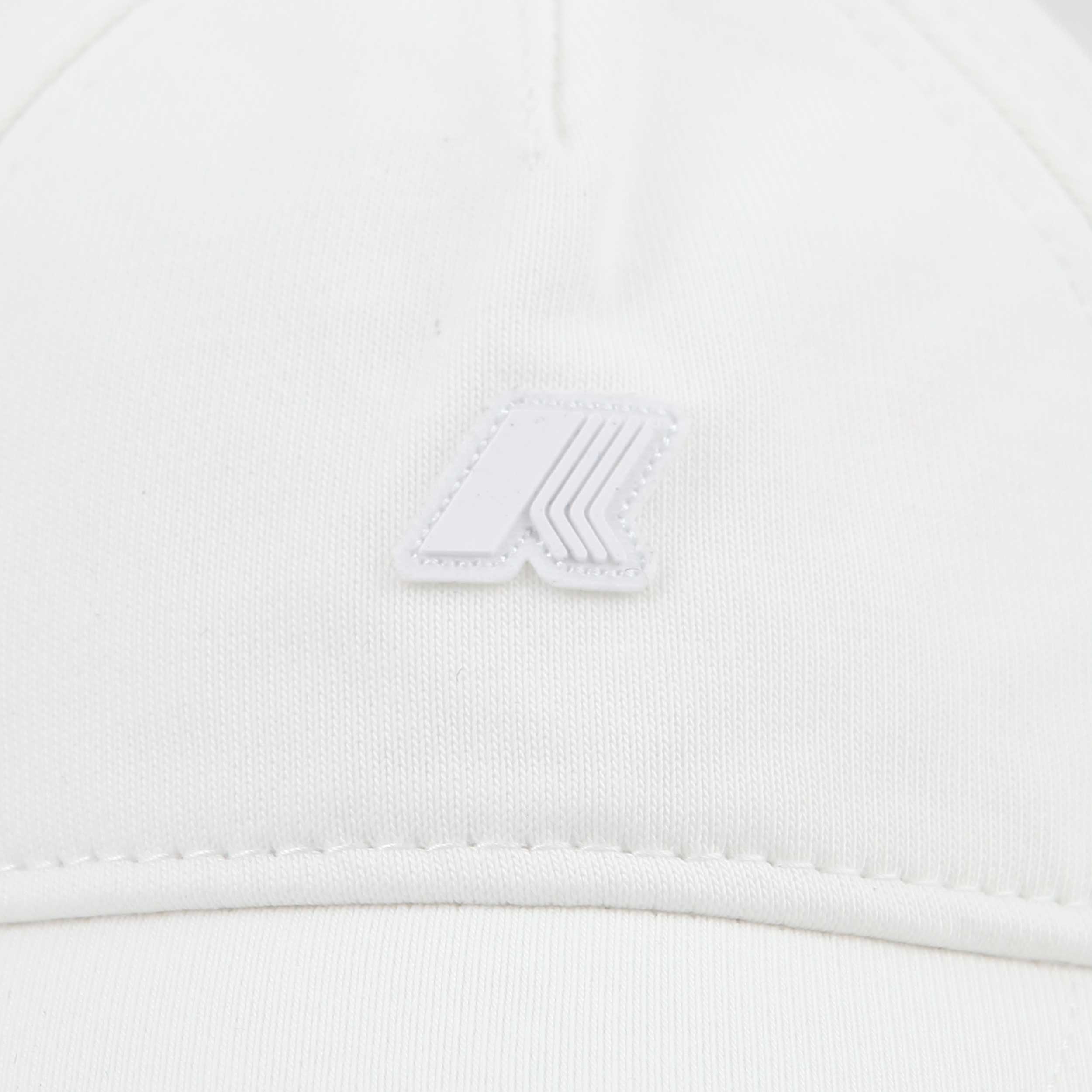 Cappello Bianco con Logo Tono su Tono Firmato K-WAY