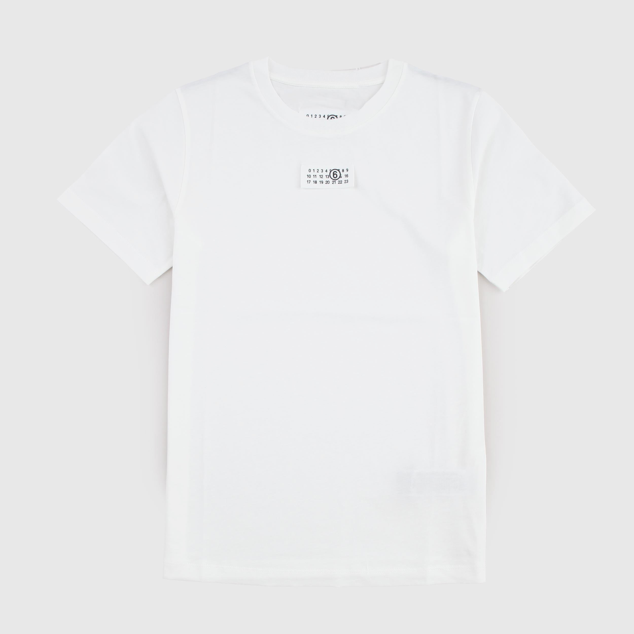 T-shirt Bianca Girocollo con Impunture e Targhetta Firmata MM6