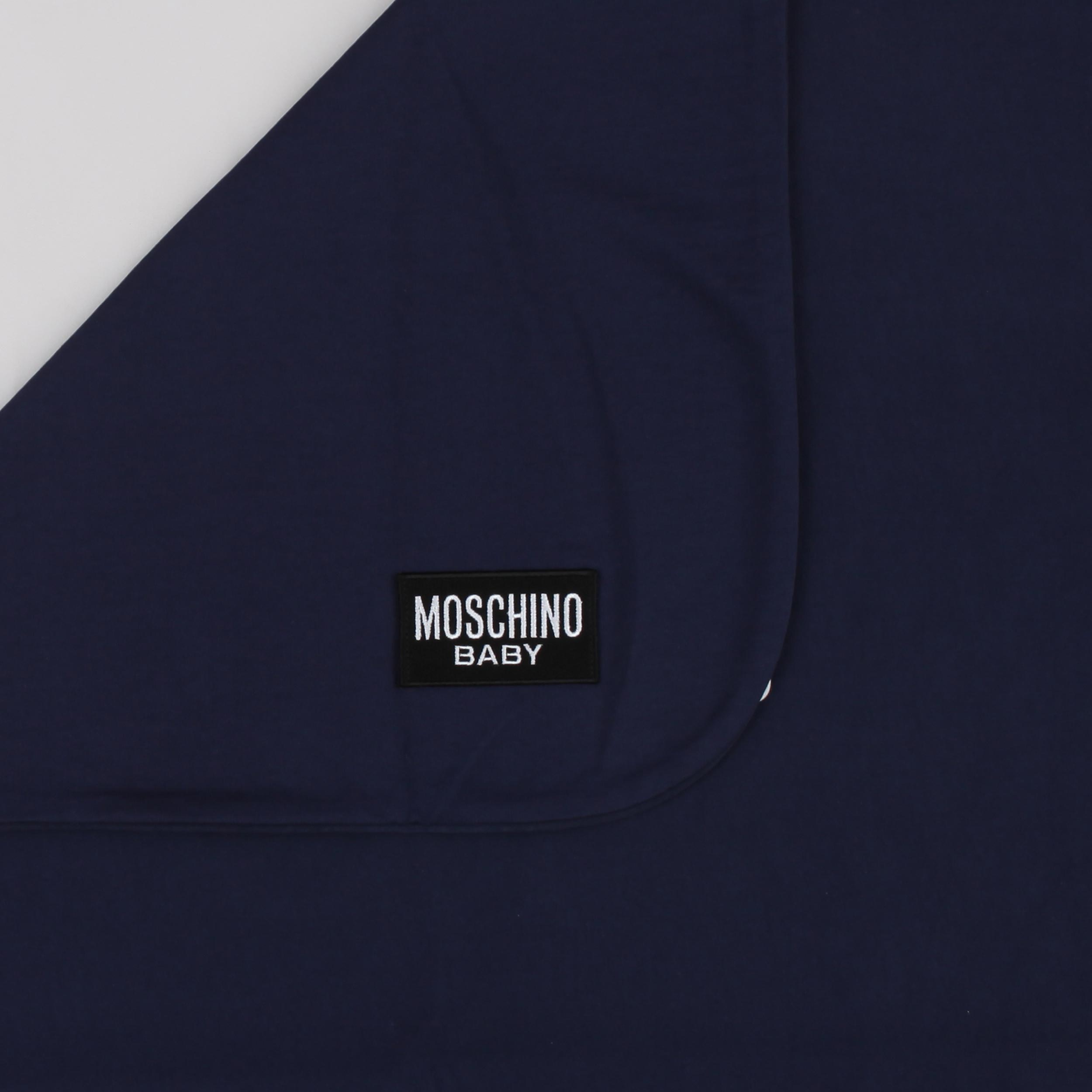 Copertina Blu con Logo Iconico Firmata MOSCHINO