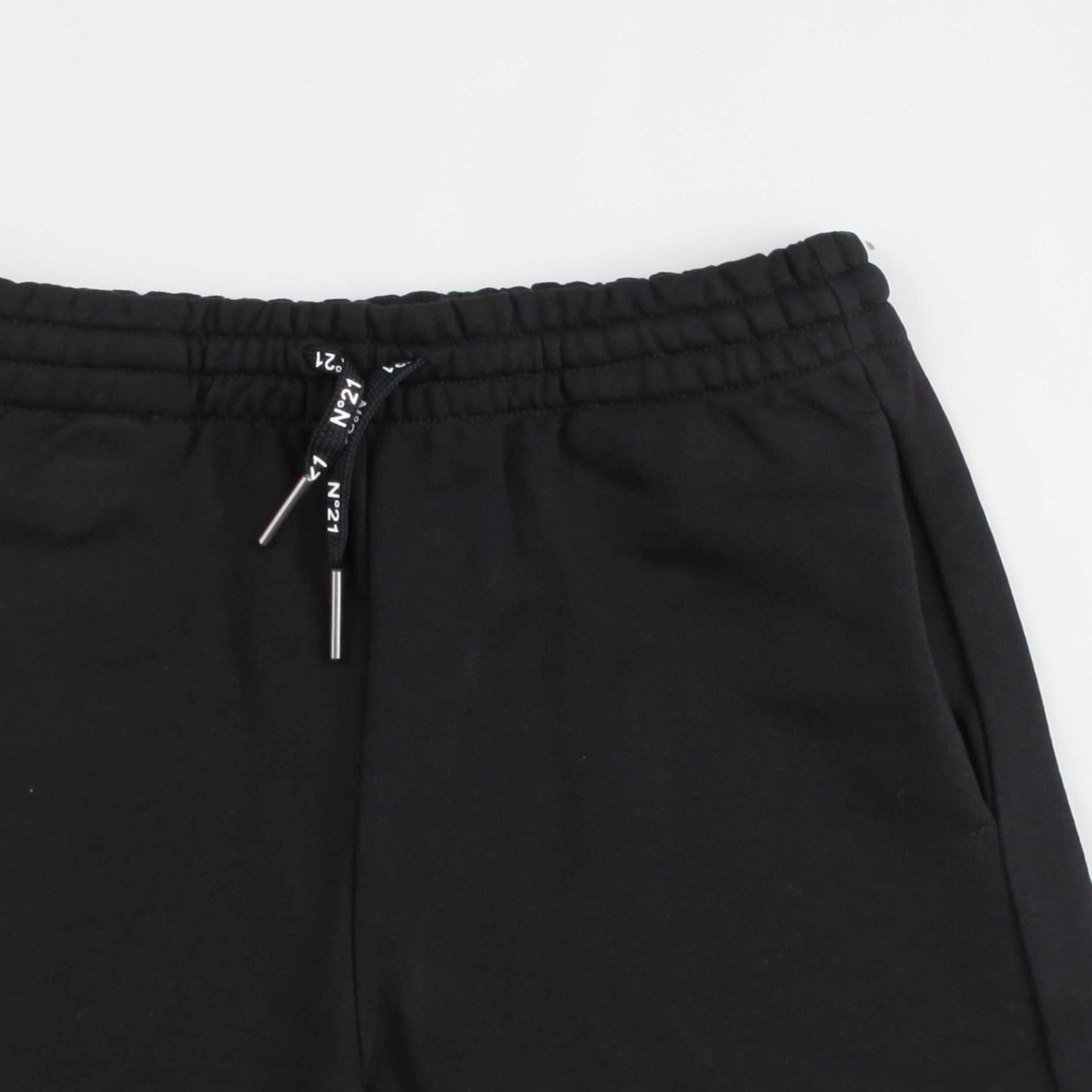 Bermuda Nero Con Logo Bianco Firmato N.21