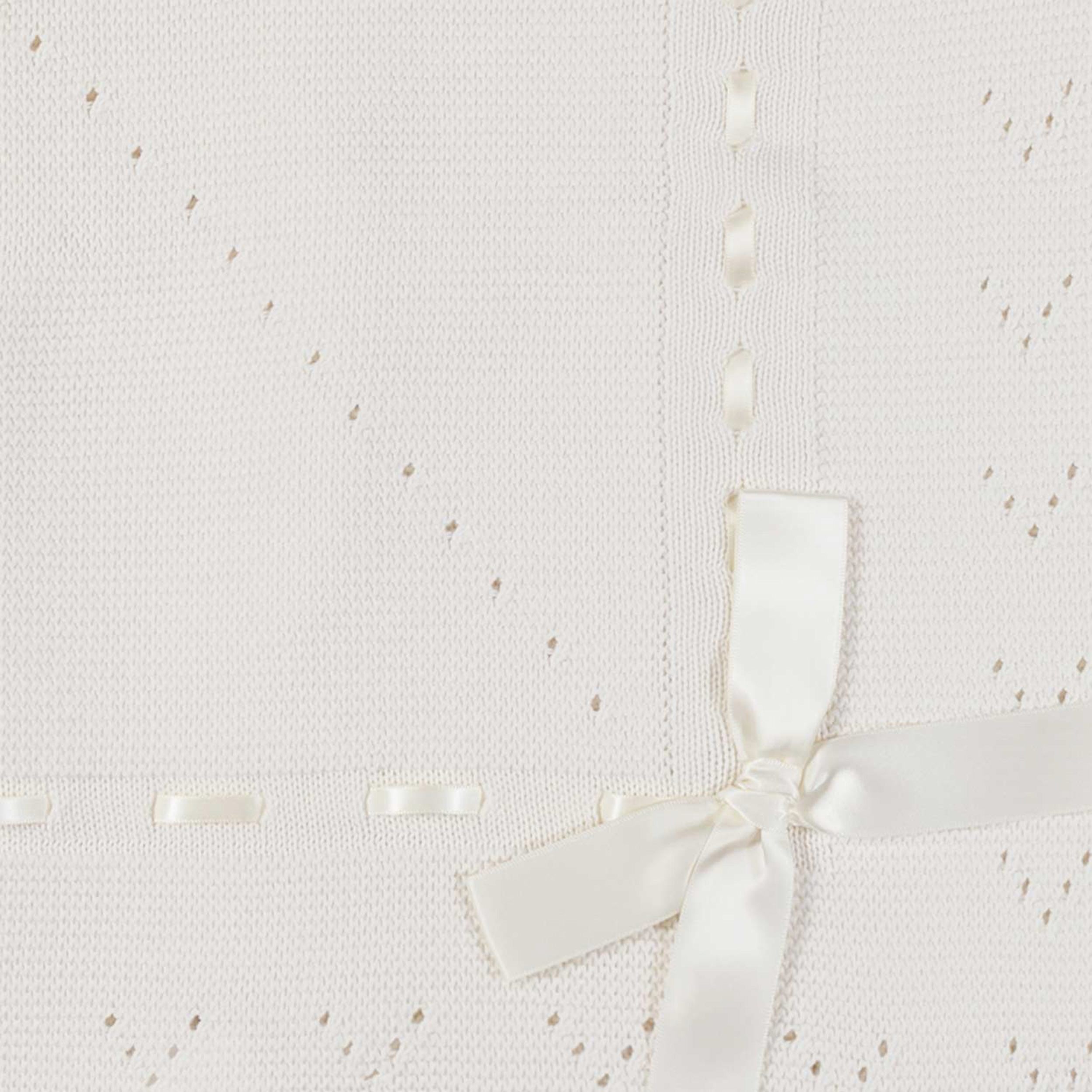 Coperta newborn con fiocco bianco latte