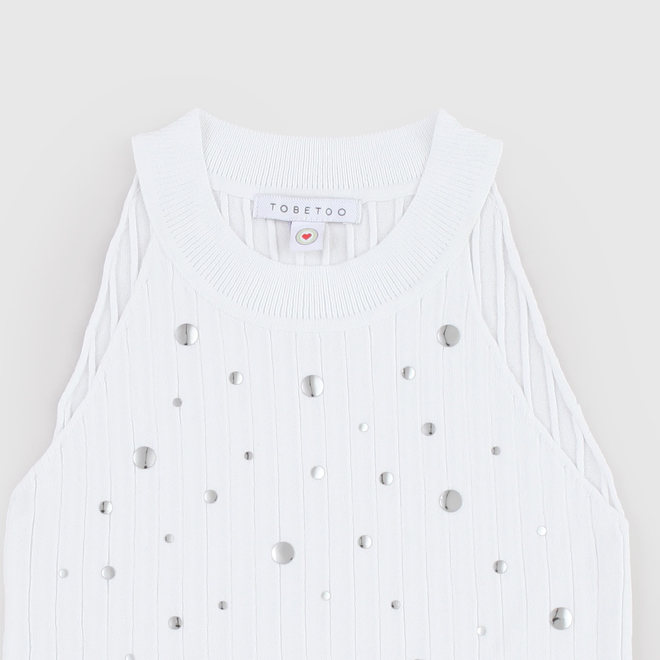 White Top with Ribbed Applique by TOBETOO