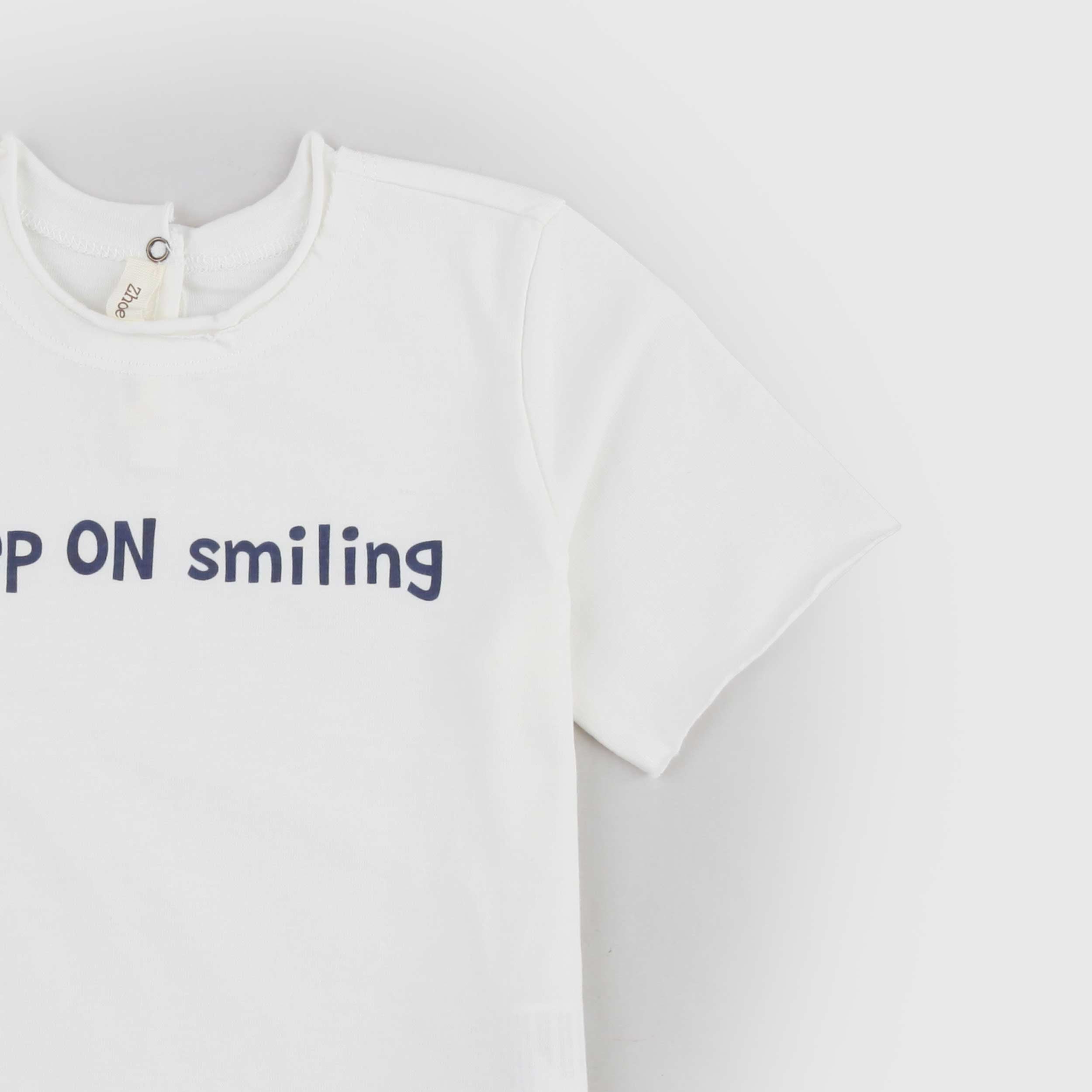 T-shirt Latte con Stampa Blu Firmata ZHOE AND TOBIAH