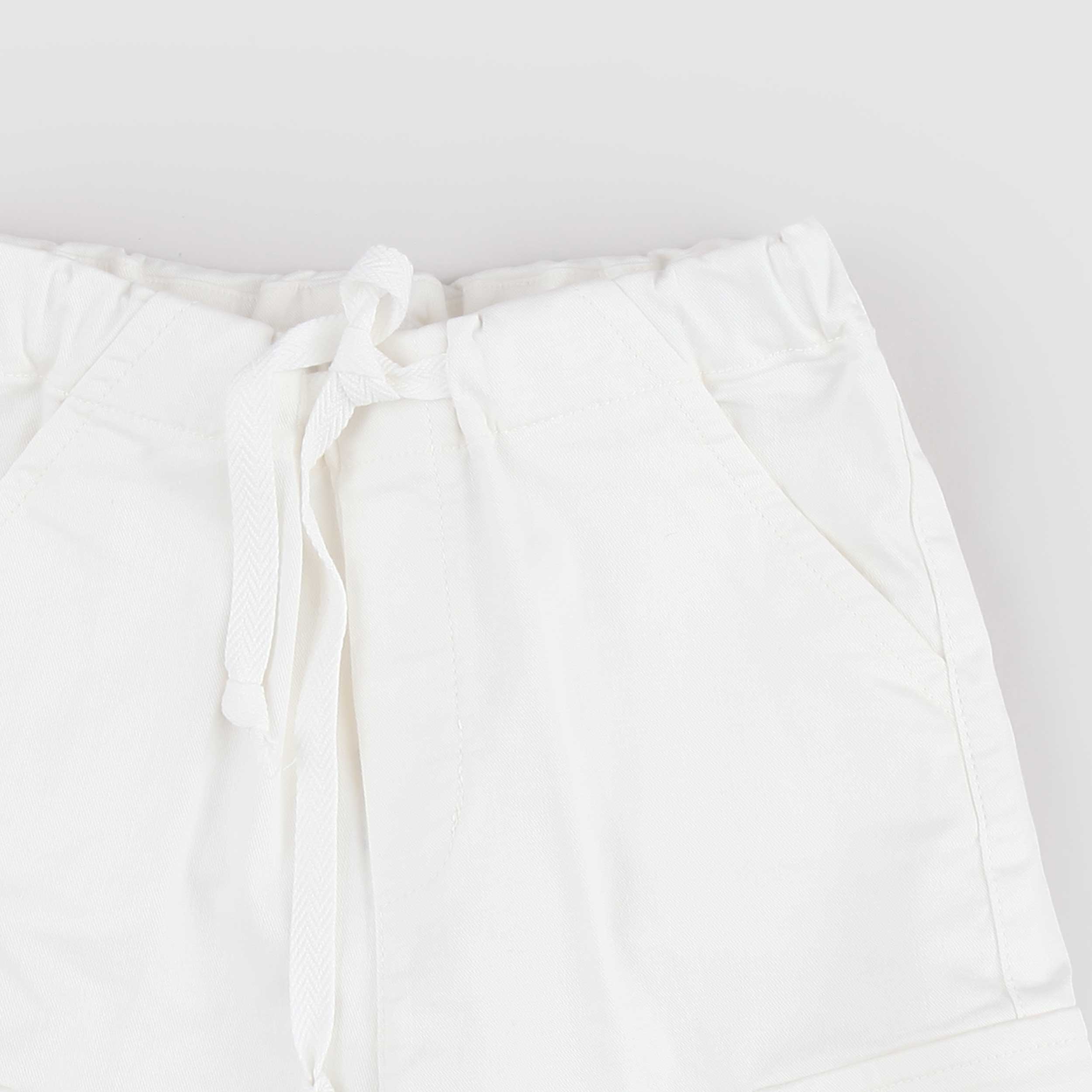 ZHOE AND TOBIAH White Bermuda Shorts with Flap Closure