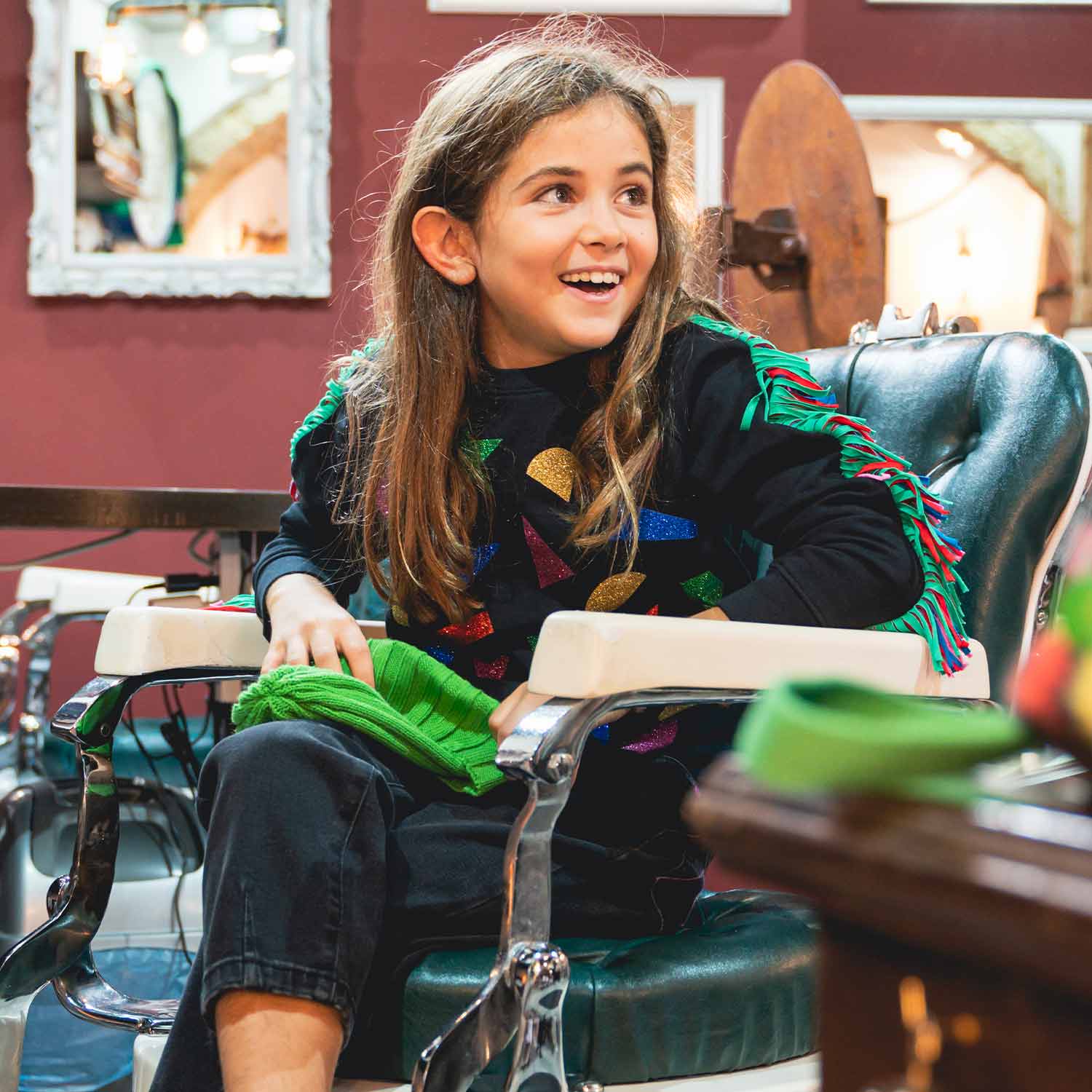 FELPA NERA CON STAMPE GLITTER E FRANGE - annameglio.com abbigliamento moda