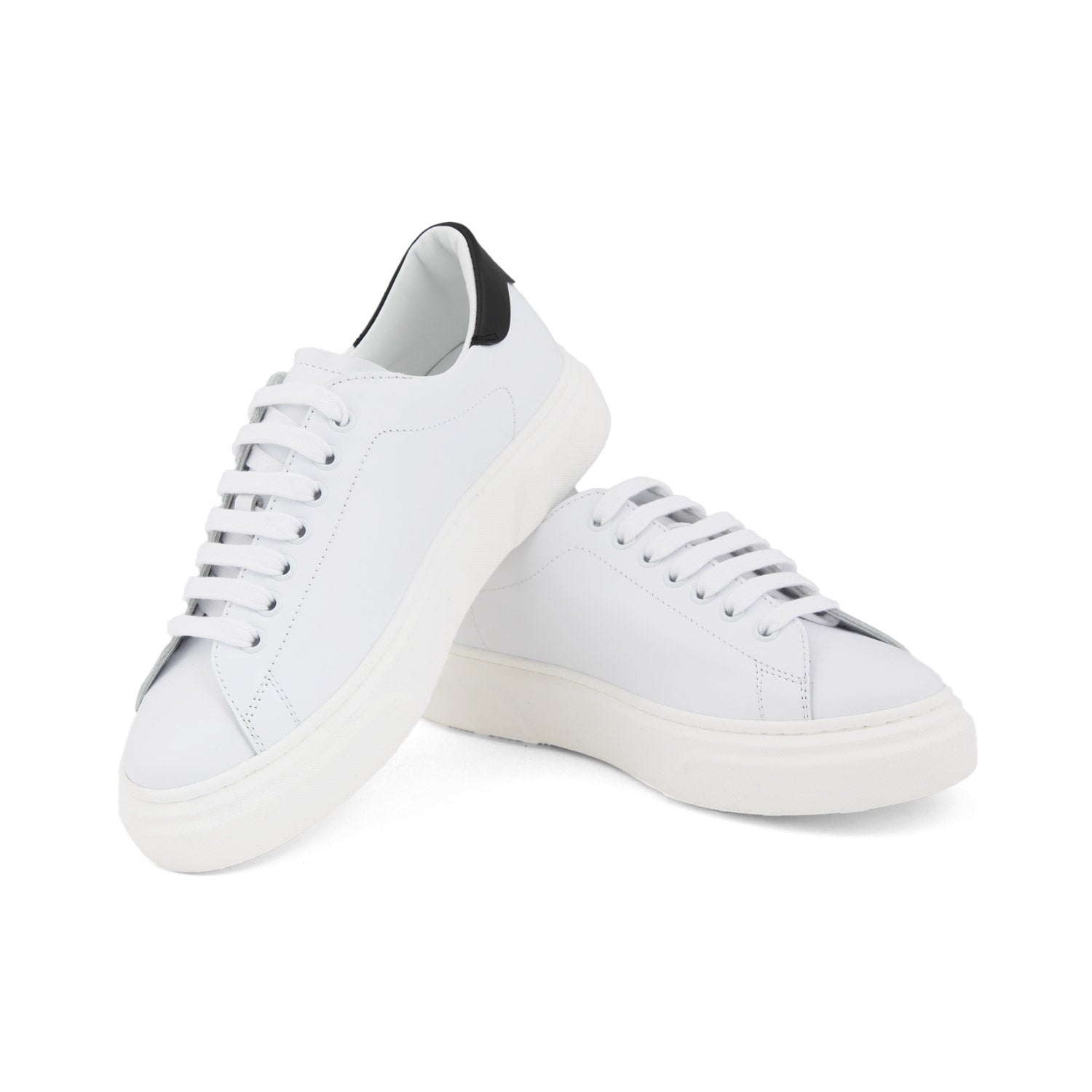 SNEAKER UNISEX BIANCA CON DETTAGLI NERI - annameglio.com abbigliamento moda
