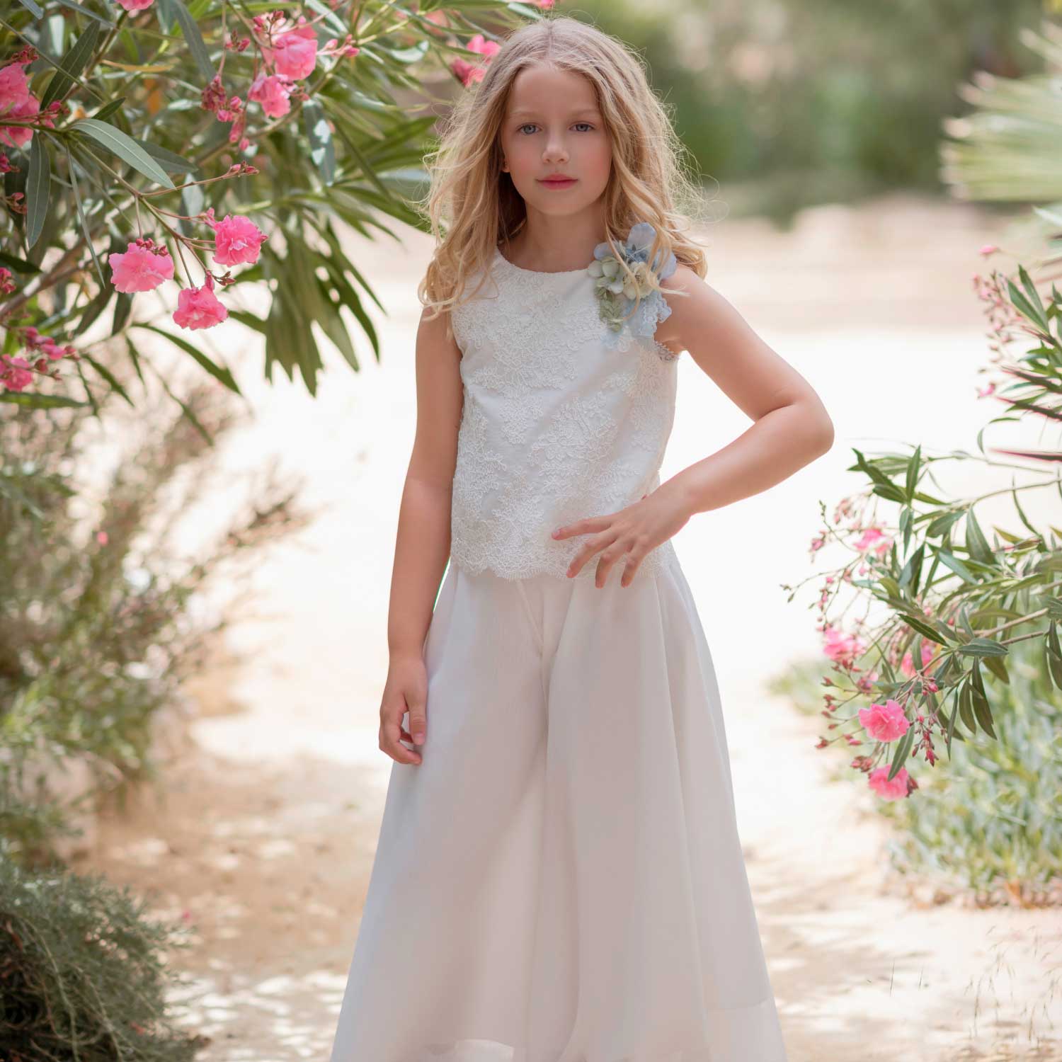 ABITO DUE PEZZI BIANCO E CELESTE IN TULLE E PIZZO - annameglio.com abbigliamento moda