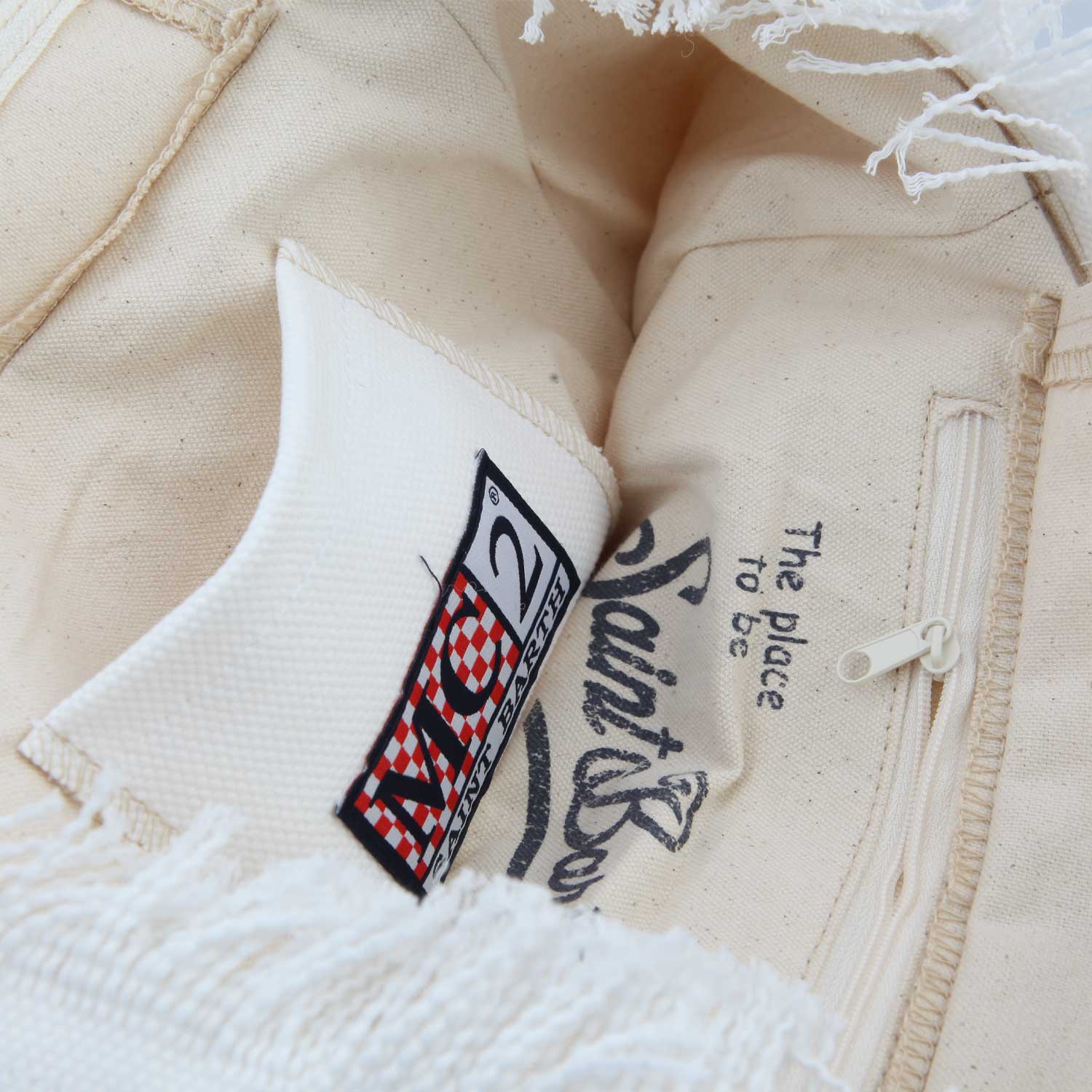 BORSA A MANO COLETTE BIANCA CON LOGHI ROSA FLUO - annameglio.com abbigliamento moda