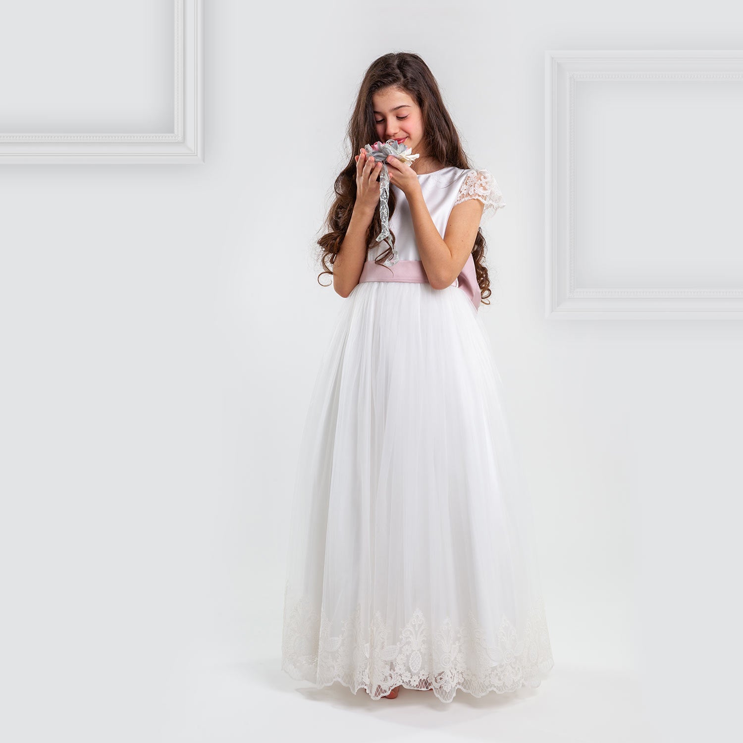 ABITO AVORIO LUNGO CON CINTA ROSA BAMBINA - annameglio.com abbigliamento moda