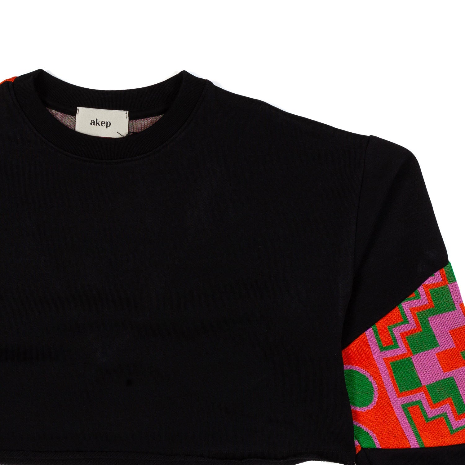 FELPA CROPPED ETNICA NERA E MULTICOLOR - annameglio.com abbigliamento moda