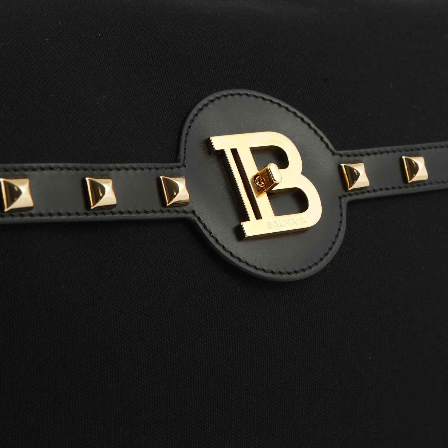 Borsa fasciatoio Balmain nera con dettagli oro - annameglio.com abbigliamento moda