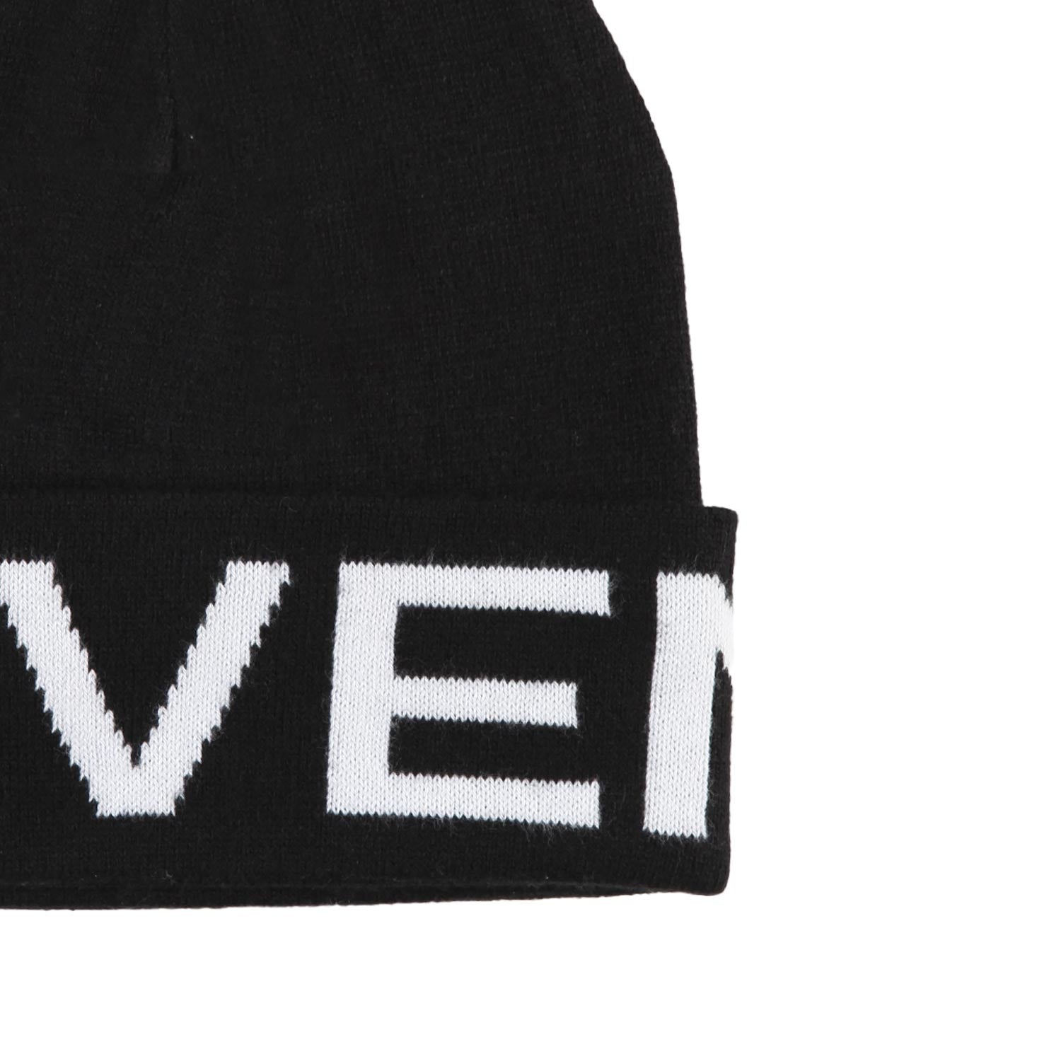 Berretto Givenchy nero con maxi logo bianco - annameglio.com abbigliamento moda