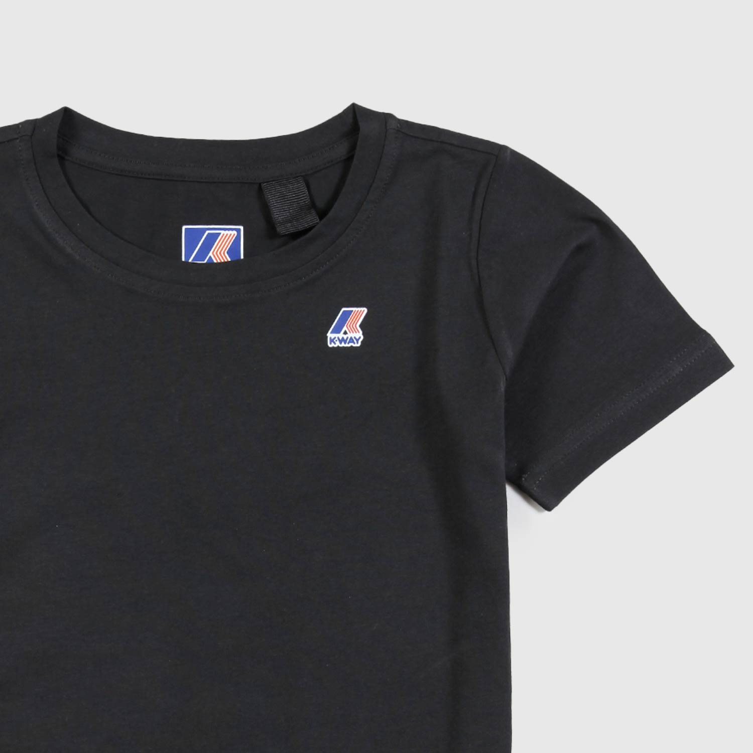 T-shirt nera con dettaglio logo unisex - annameglio.com abbigliamento moda