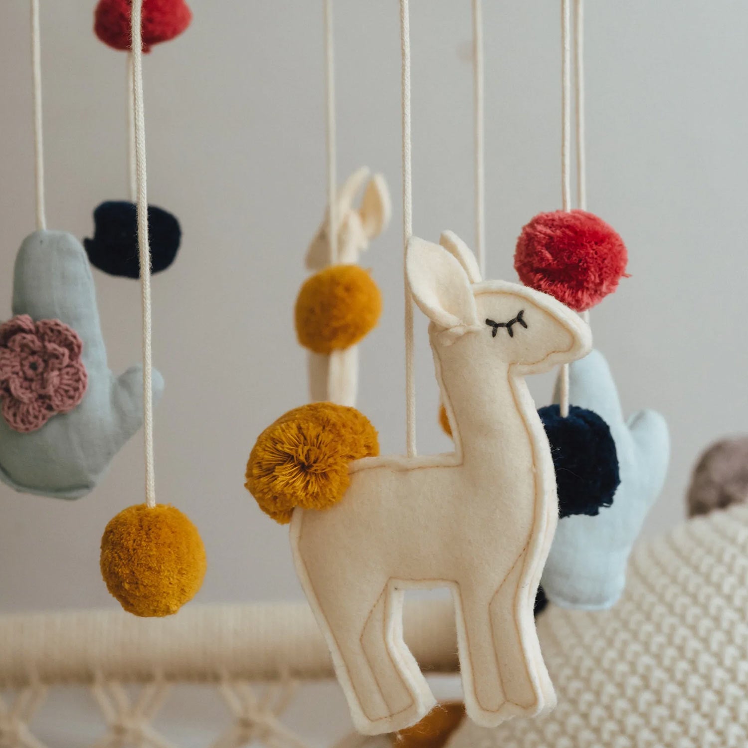 Giostrina Lama con anello in bambu - annameglio.com abbigliamento moda